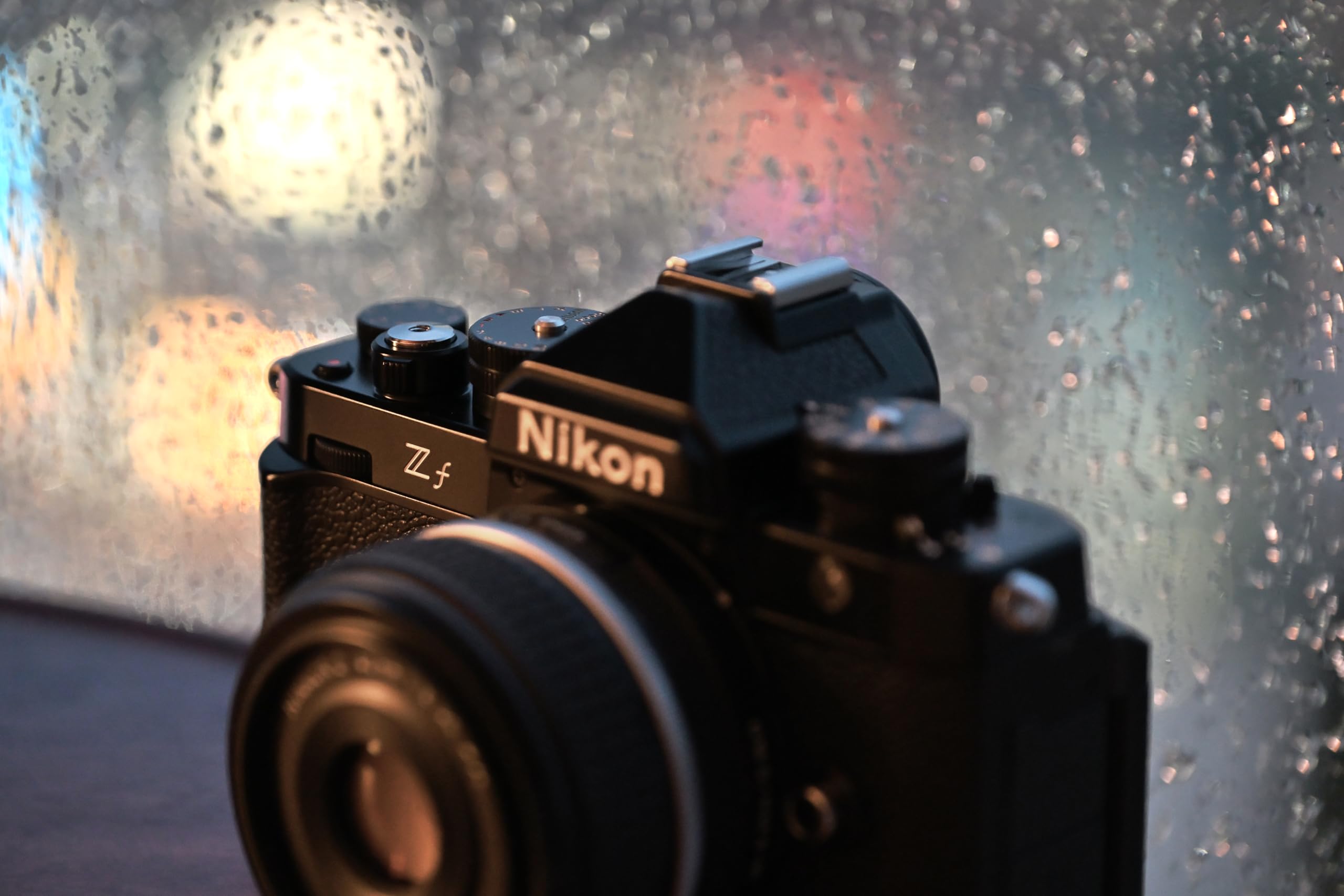Nikon Zf + 24-70mm f/4 S + SDXC 128GB, Fotocamera Mirrorless, Full Frame, 24,5 MP, Monitor Angolazione Variabile [Nital V.I.P.: 6 anni di garanzia]