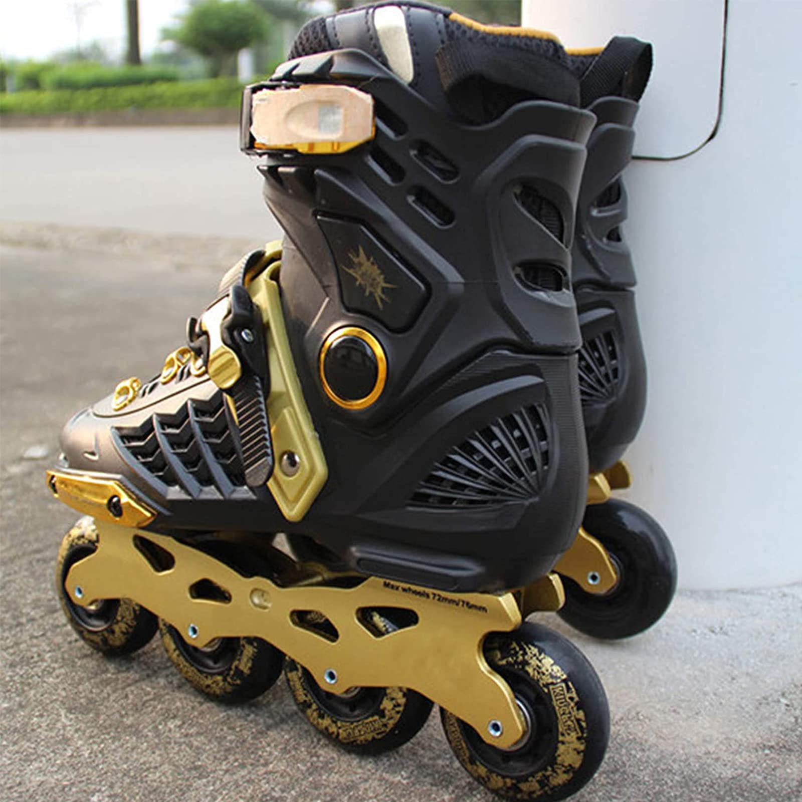 Rollers en Ligne pour Adultes, Patins à roulettes Lumineux avec Roues Lumineuses Complètes, Roller Chaussure de Sports D'extérieur et D'Intérieur pour Hommes Femmes Débutants, Or Noir