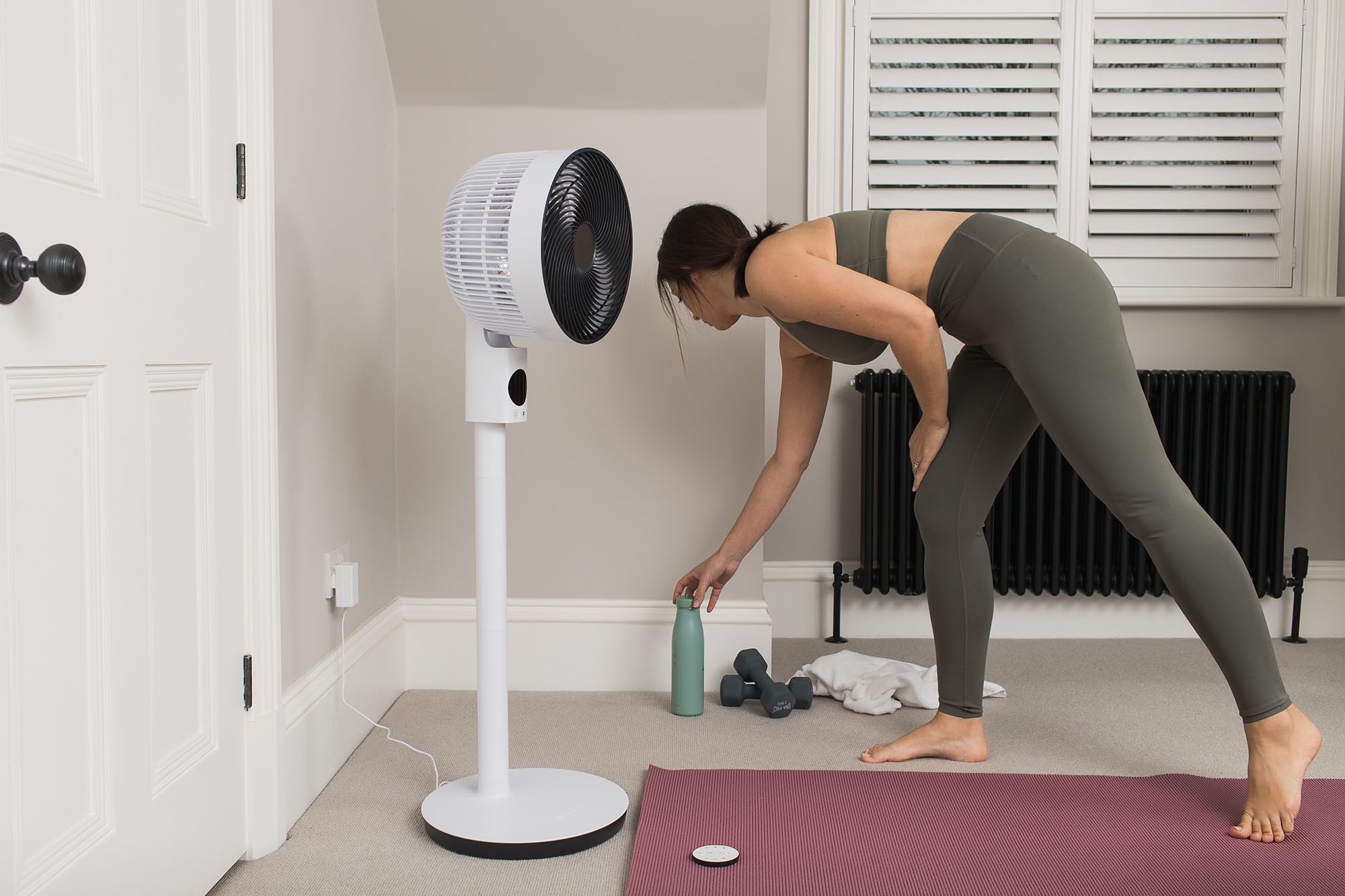 MeacoFan Sefte® - Ventilatore da terra regolabile in altezza con flusso d'aria potente, raffreddamento a telecomando ultra silenzioso, modalità notturna, timer di silenzio