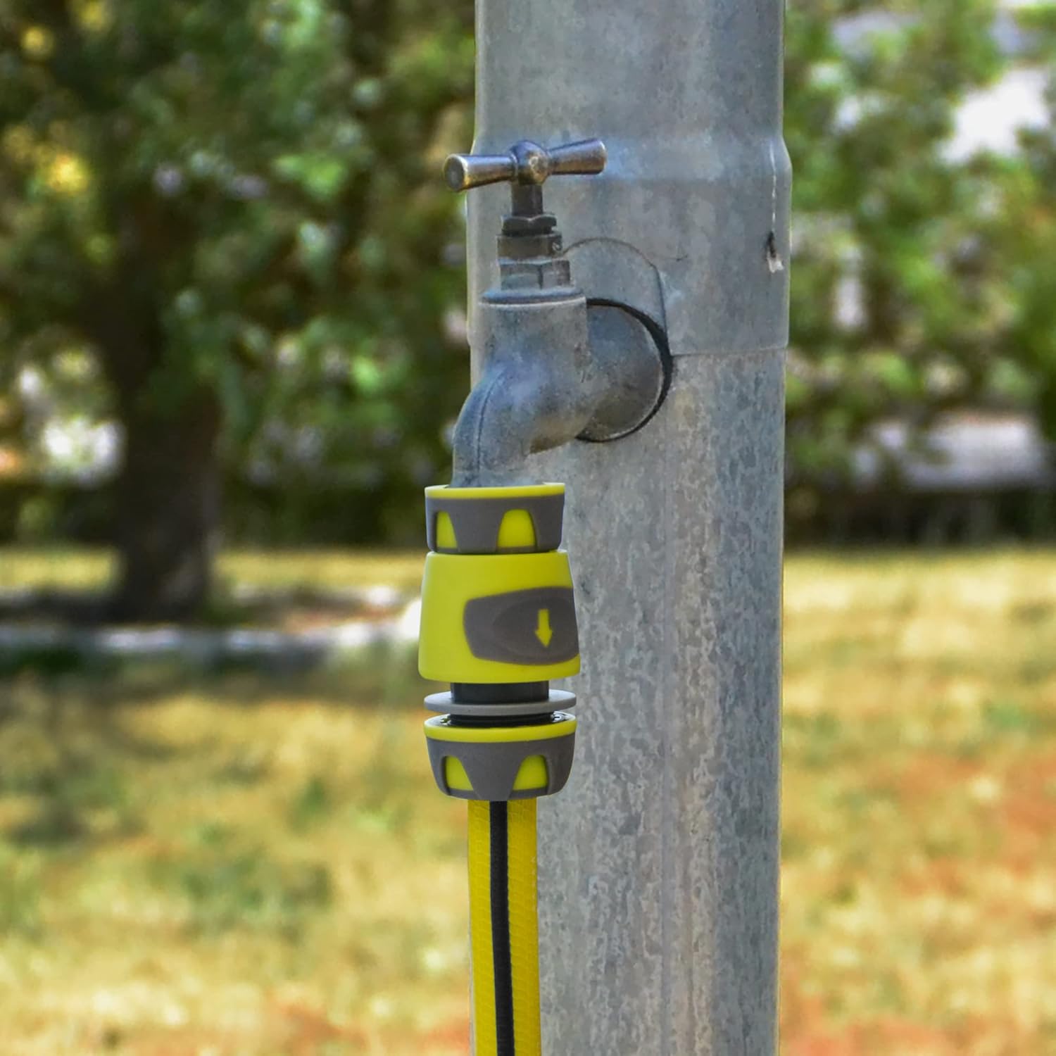 Aqua Flow Jardibric Quick-Connect Hose Fitting 15mm connected to a tap