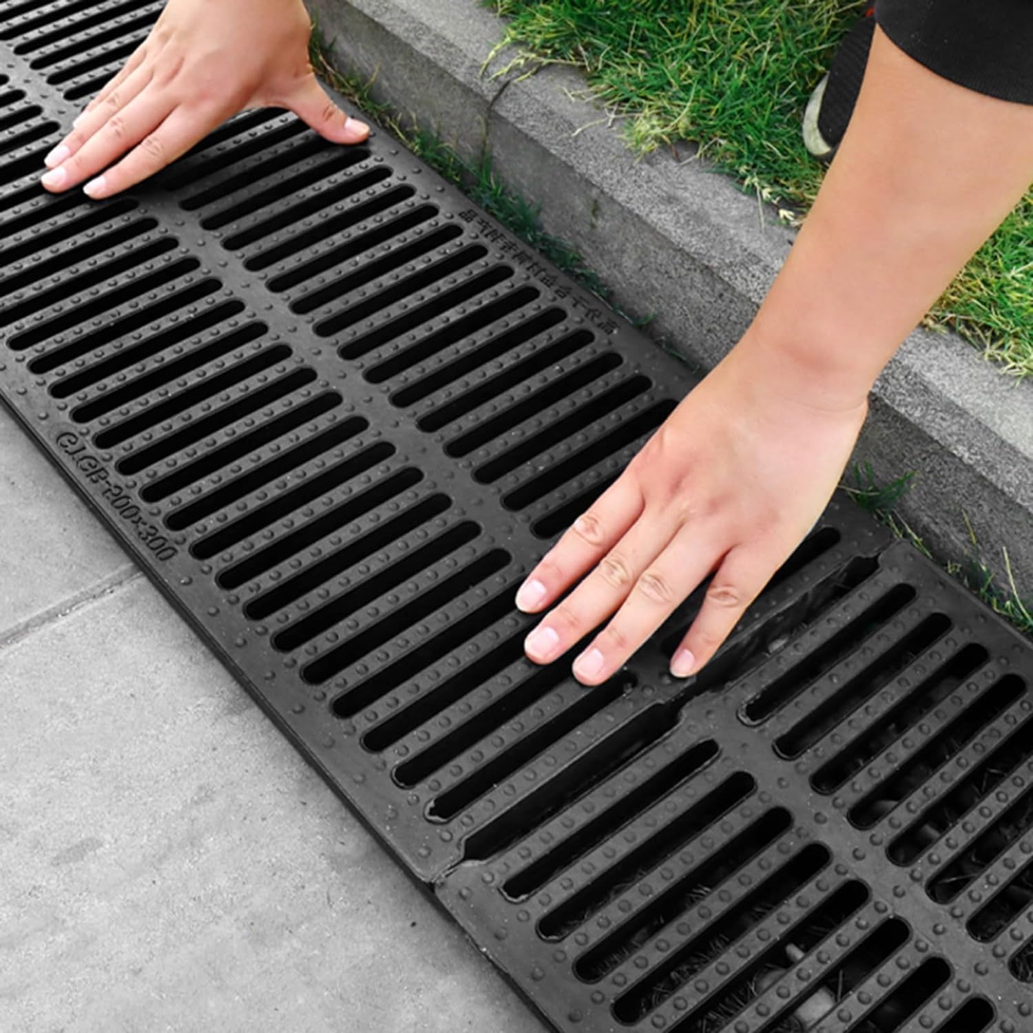 Plaque de protection de canal de drainage extérieur en 50x30x4 cm