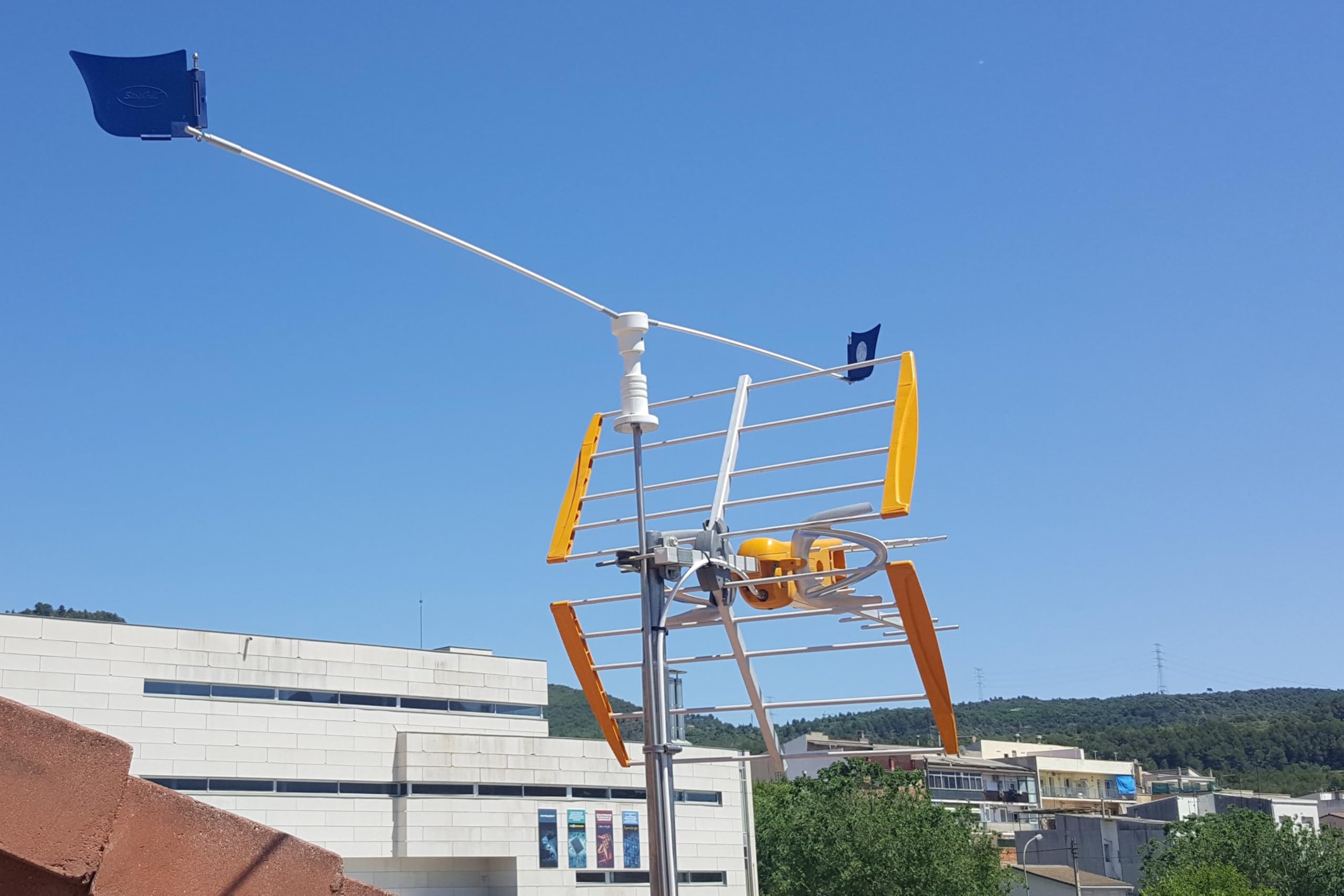 Remi Hogar Espantapájaros de Antenas para ahuyentar pájaros con garantía de fabricación EU | ﻿Eolo Destellante para Antena TV | Espantapájaros para Antenas de televisión