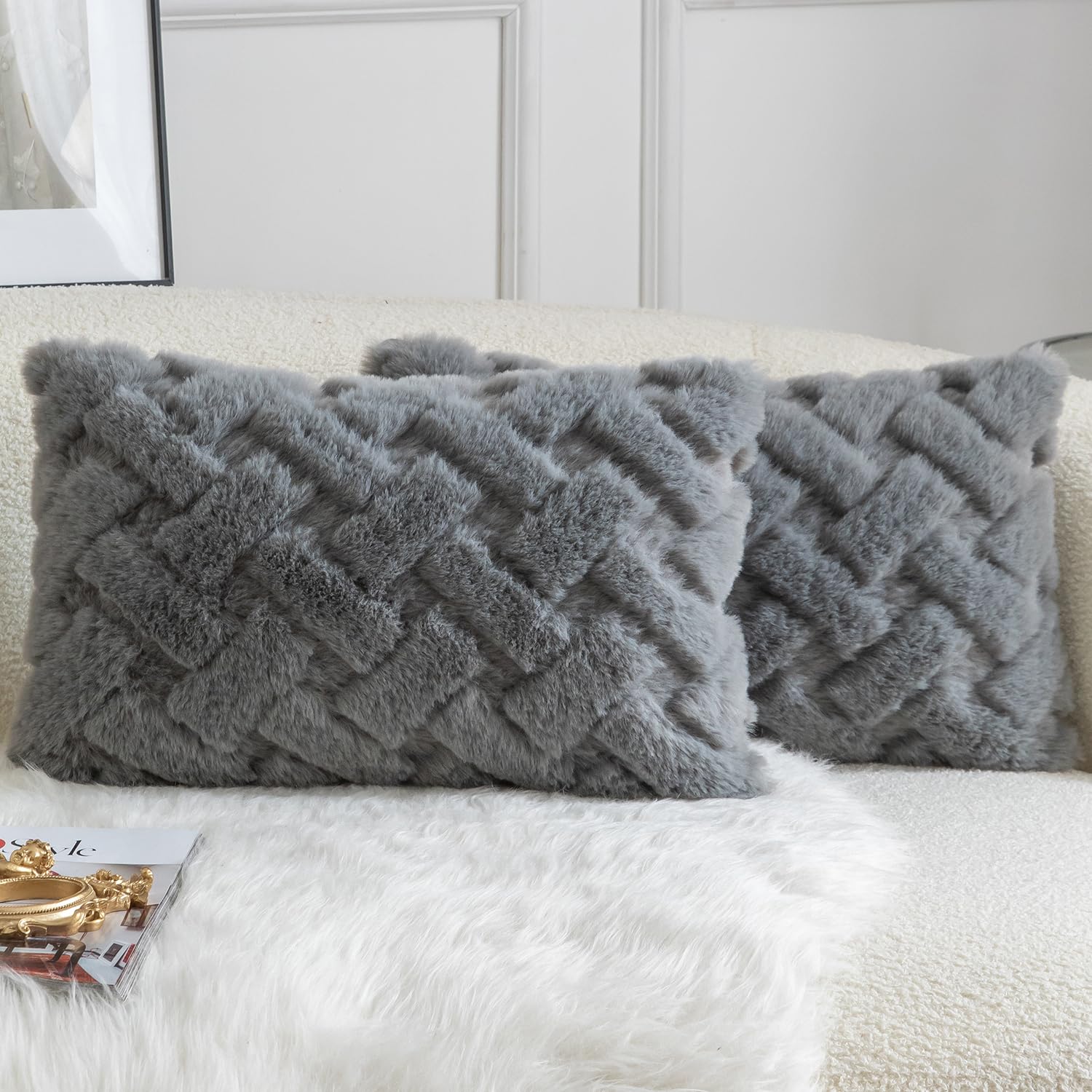 YAERTUN Set of 2 Decorative Cushion Covers Thick Plush Wool Pillows Covers Super Soft Luxury faux Rabbit Fur Velvet Throw Pillow Cases for Couch Sofa Bed Living Room 16x24 Inch 40x60 cm Grey