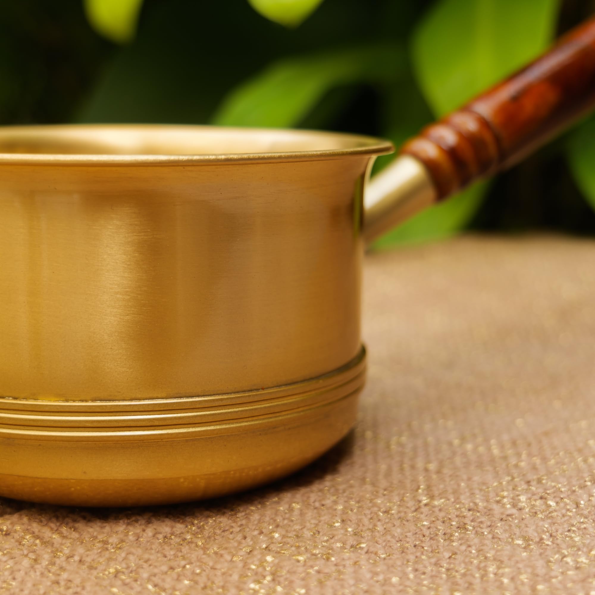 Ambi Home Pure Brass Polished Tea Making Pan, Wooden Handle, 1.2 Liters Capacity, 15cm x 15cm x 8.5cm 2