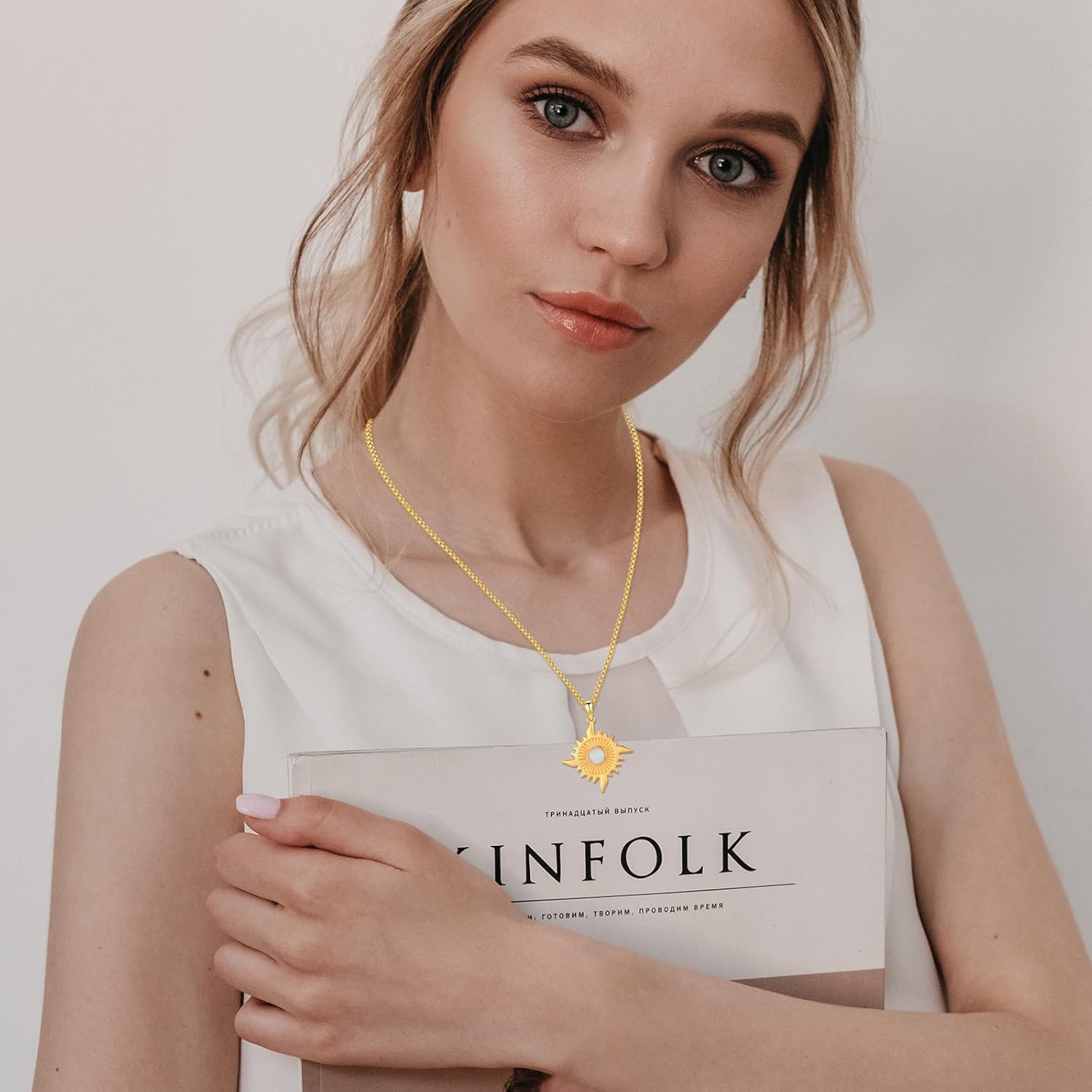 TUGHRA Mother's Day Gifts Gold Locket Necklaces for Women, 925 Sterling Silver Heart Photo Lockets Memorial Keepsake Jewelry Gift for Mom, Wife, Daughter