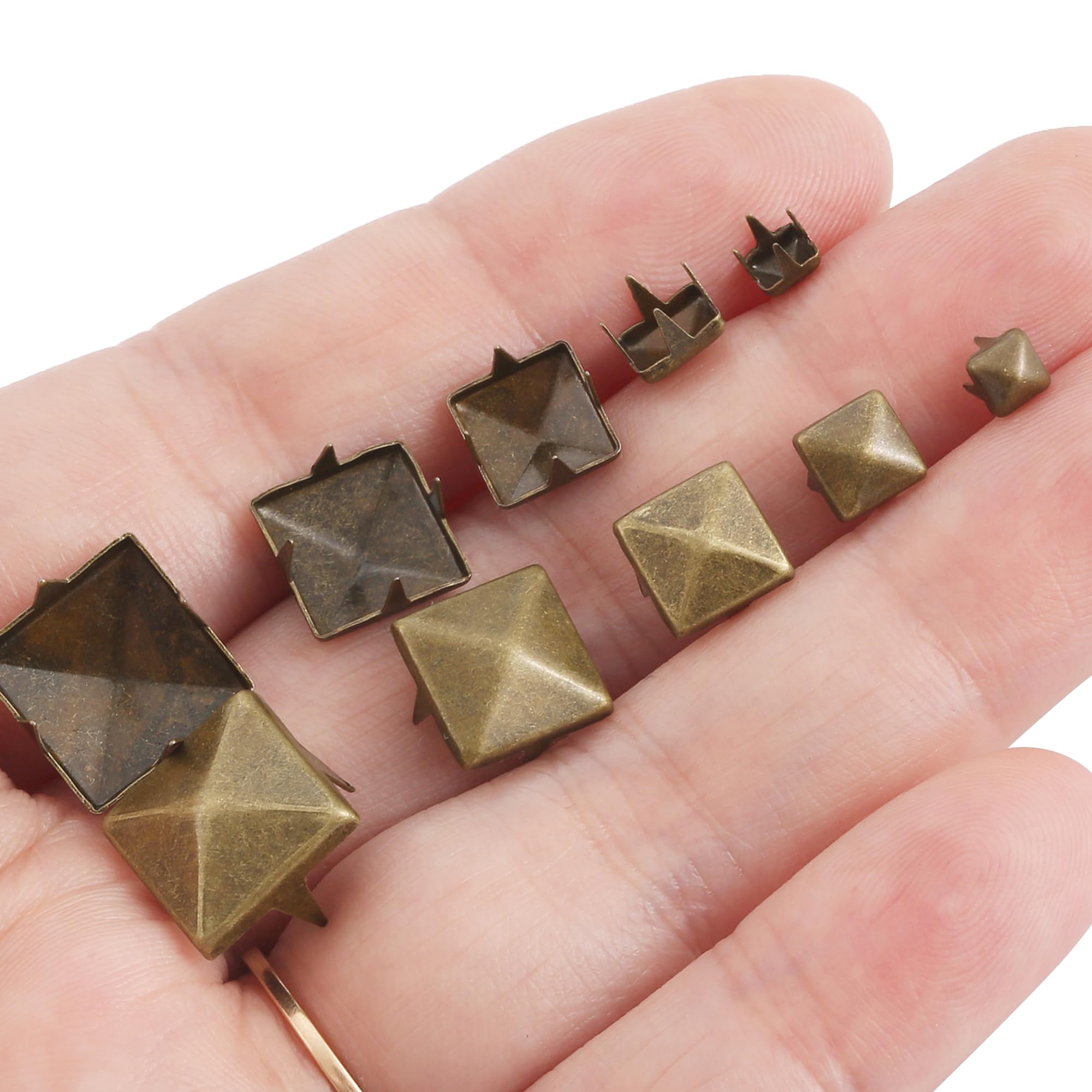 Amazon.com: YORANYO 968 Pcs Assorted Sizes Square Pyramid Studs