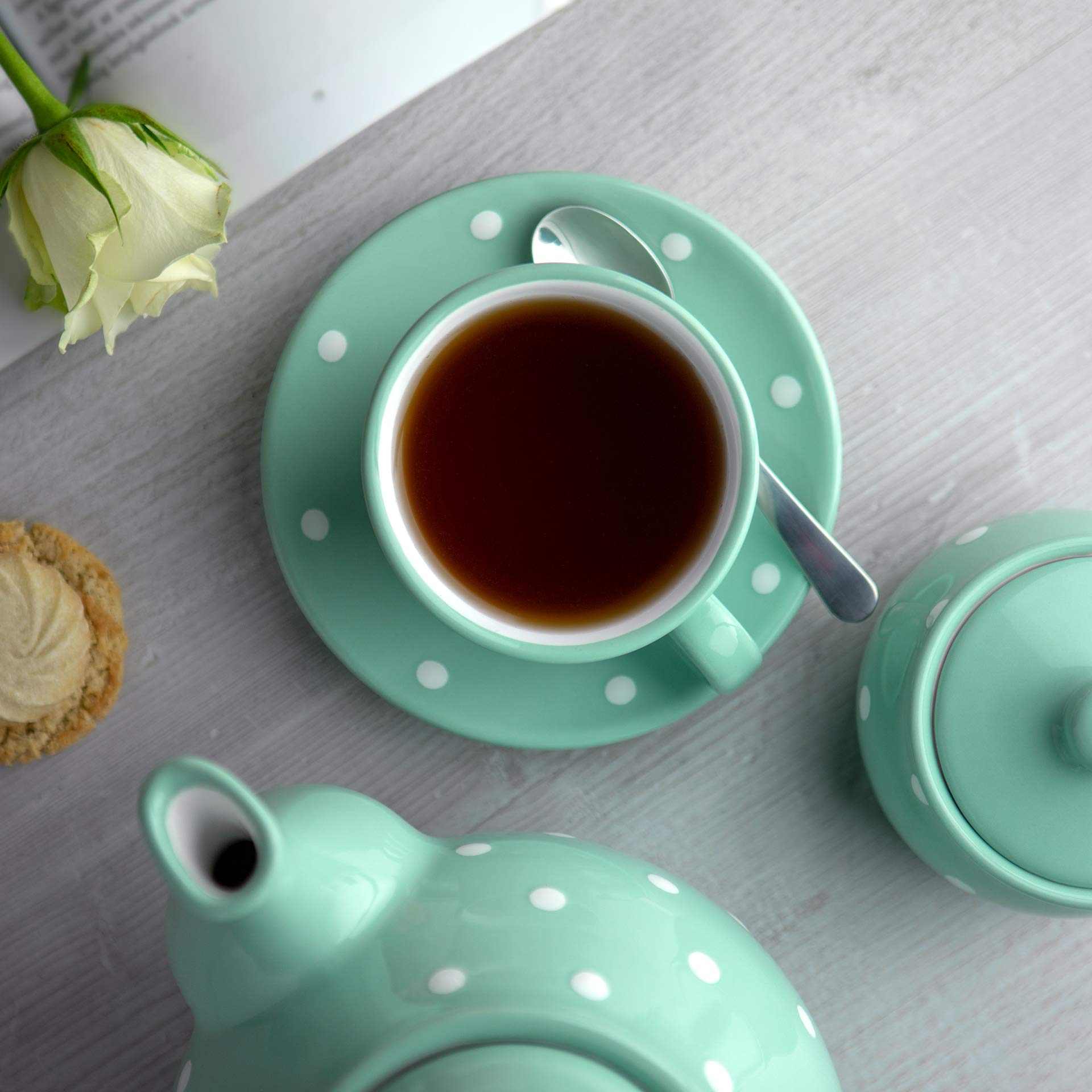 City to Cottage® - Kaffeebecher Teetasse 250 ml | Türkis und Weiß | Polka Dots | Handgemacht | Keramik Geschirr | Cappuccino Tasse mit Untertasse
