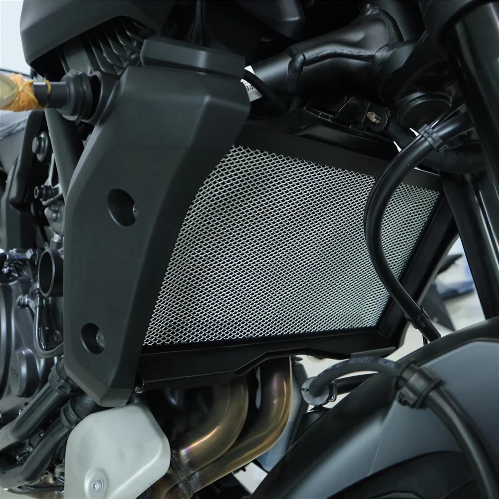 Refrigeración de Pinza de Freno Cubierta Protectora para Tanque de Agua de Motocicleta, Cubierta de Red de enfriamiento para radiador, Compatible con MT07 MT07 2025 MT-07 2025