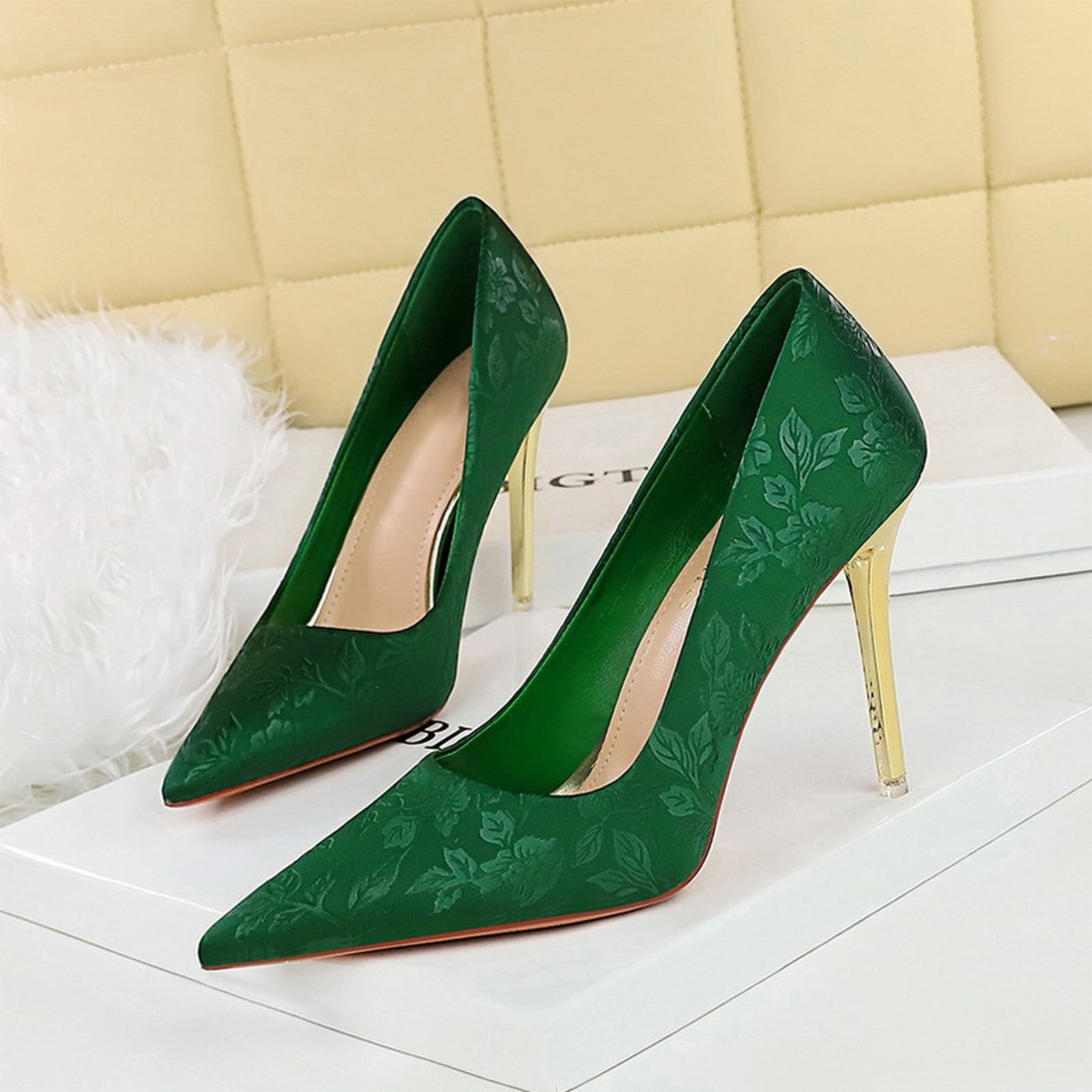 Femme Chaussures Talon Haute Aiguilles Bout Pointu Brodées Chic et Elegant Légères Bout Fermé Mode Chaussures pour Soirée Mariage Confortables