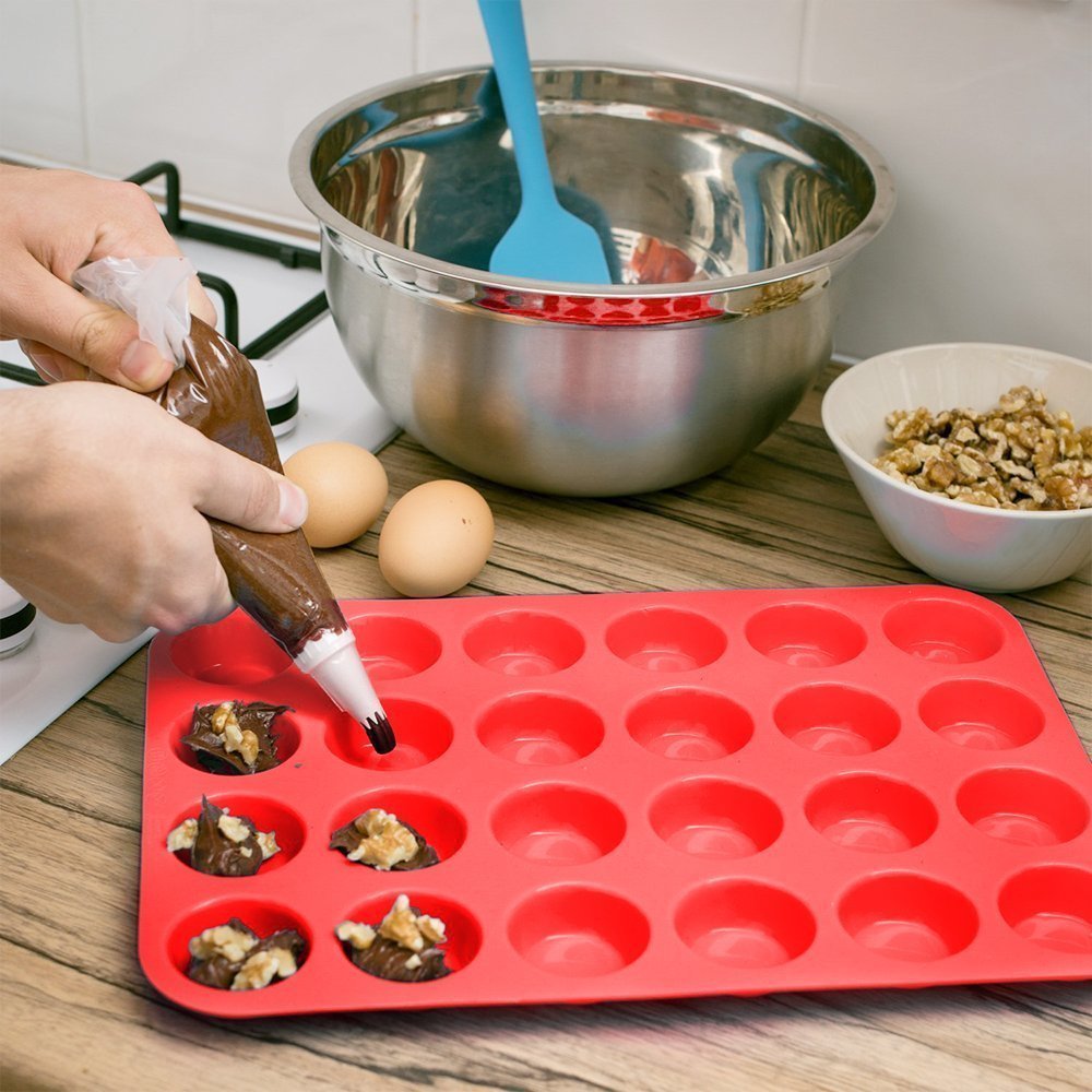 Stampo Per Mini Muffin In Silicone Rosso – 12 Tazze, Antiaderente, Resistente Al Forno E Microonde - 4