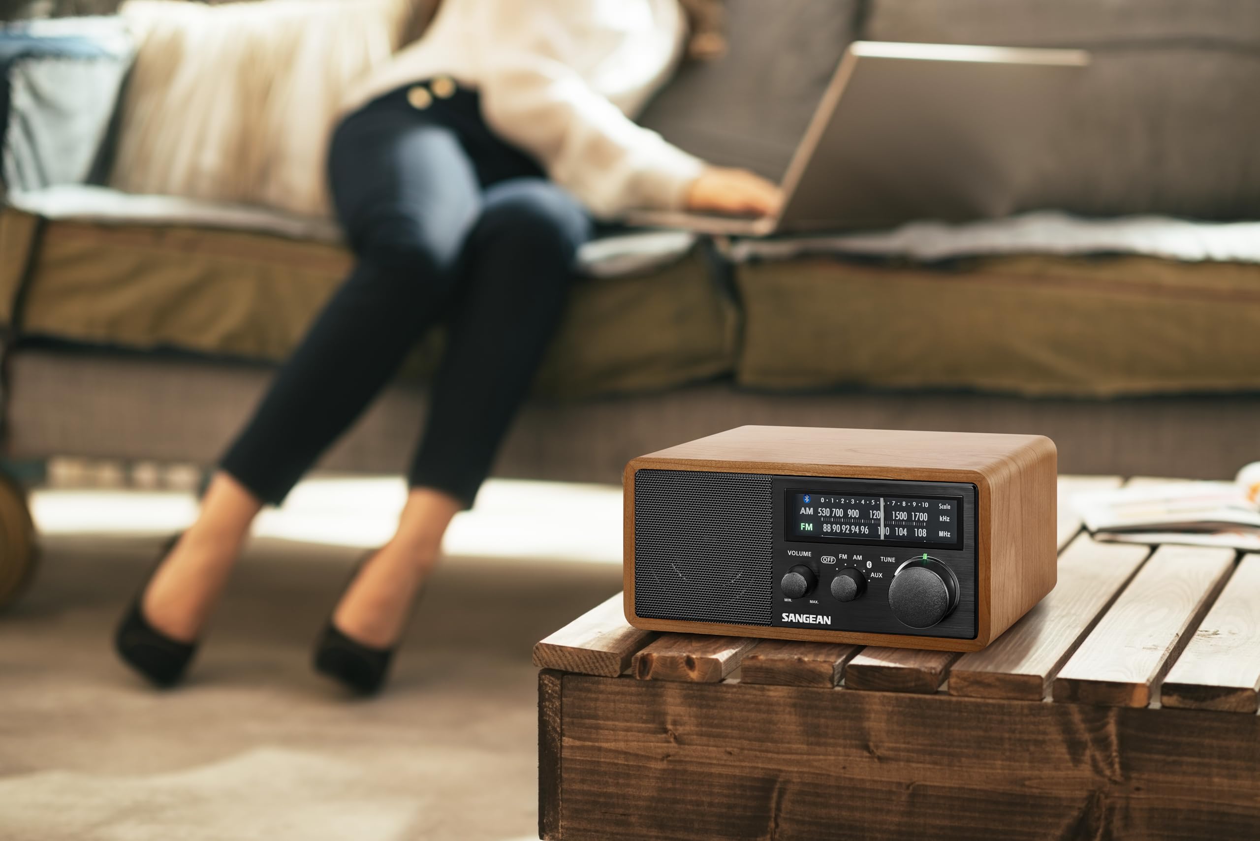 Sangean WR-11 Retro Desktop-Radio mit UKW/MW-Tuner - Kopfhöreranschluss - Holzegehäuse Braun