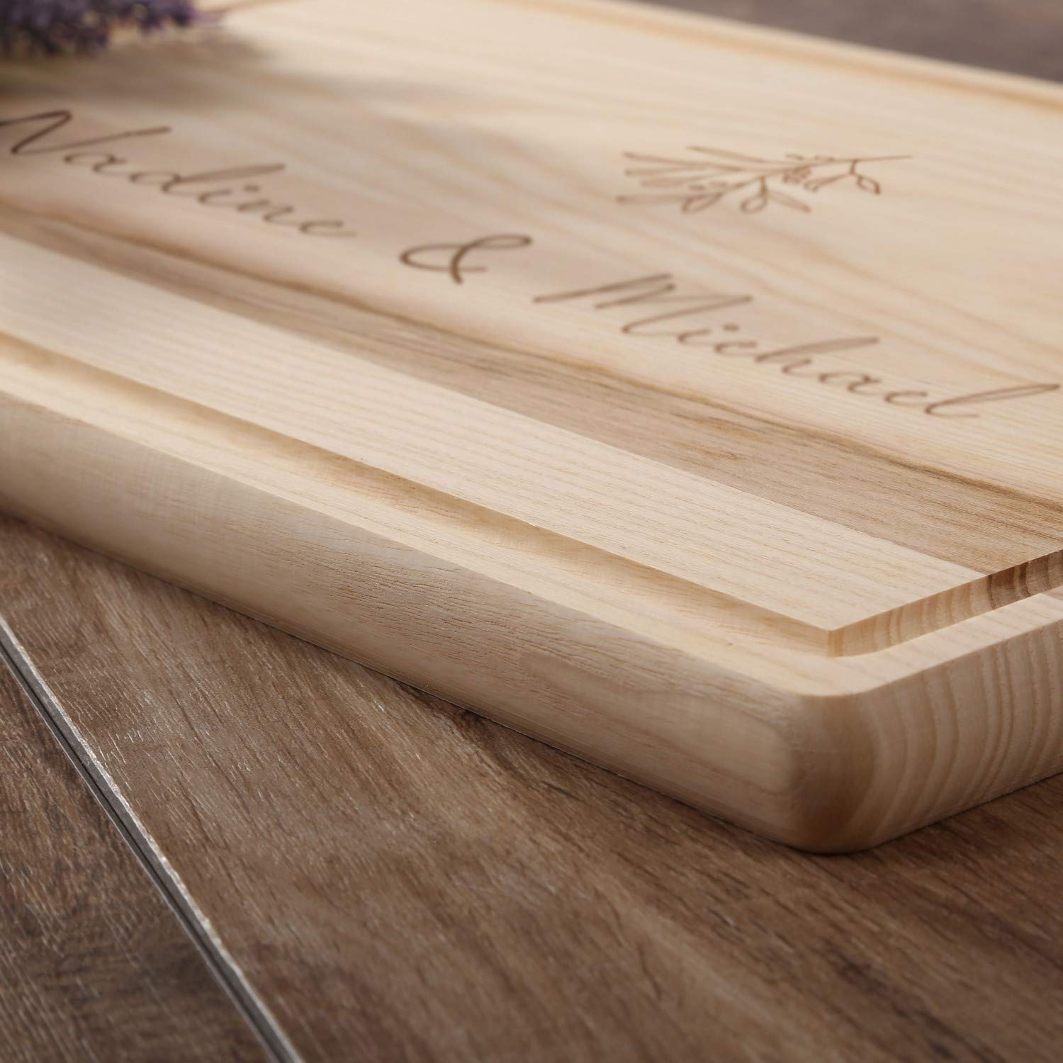 FORYOU24 Holz Schneidebrett hell mit Gravur Motiv 08 - personalisiert mit Wunsch-Namen Küchenbrett graviert als Geschenkidee zur Hochzeit