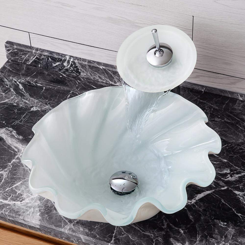 Vasque à poser en verre blanc pour créer une salle de bain ambiance spa zen