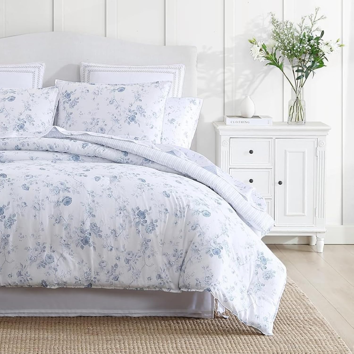 Queen Comforter Set, Soft Cotton Bedding with a Medium Weight for Year Round Use, Reversible 3 Piece Bed Set with Matching Pillowcases (Belinda Chambray Blue)