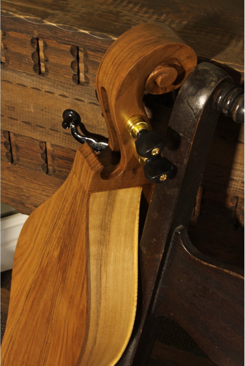 Roosebeck Emma Mountain Dulcimer 4-String Vaulted Fretboard Spruce F-Holes - Walnut - Image 4