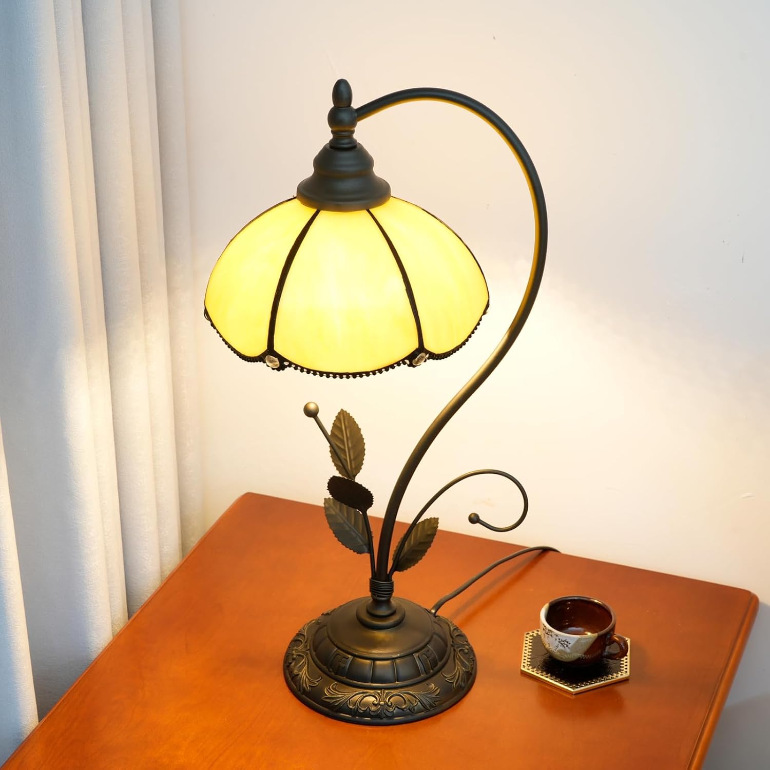 Tiffany Table Lamp Yellow Stained Glass Lamp Tiffany Style S Leaves Vintage Desk Light for Bedside Living Room Office Dormitory Dining Room