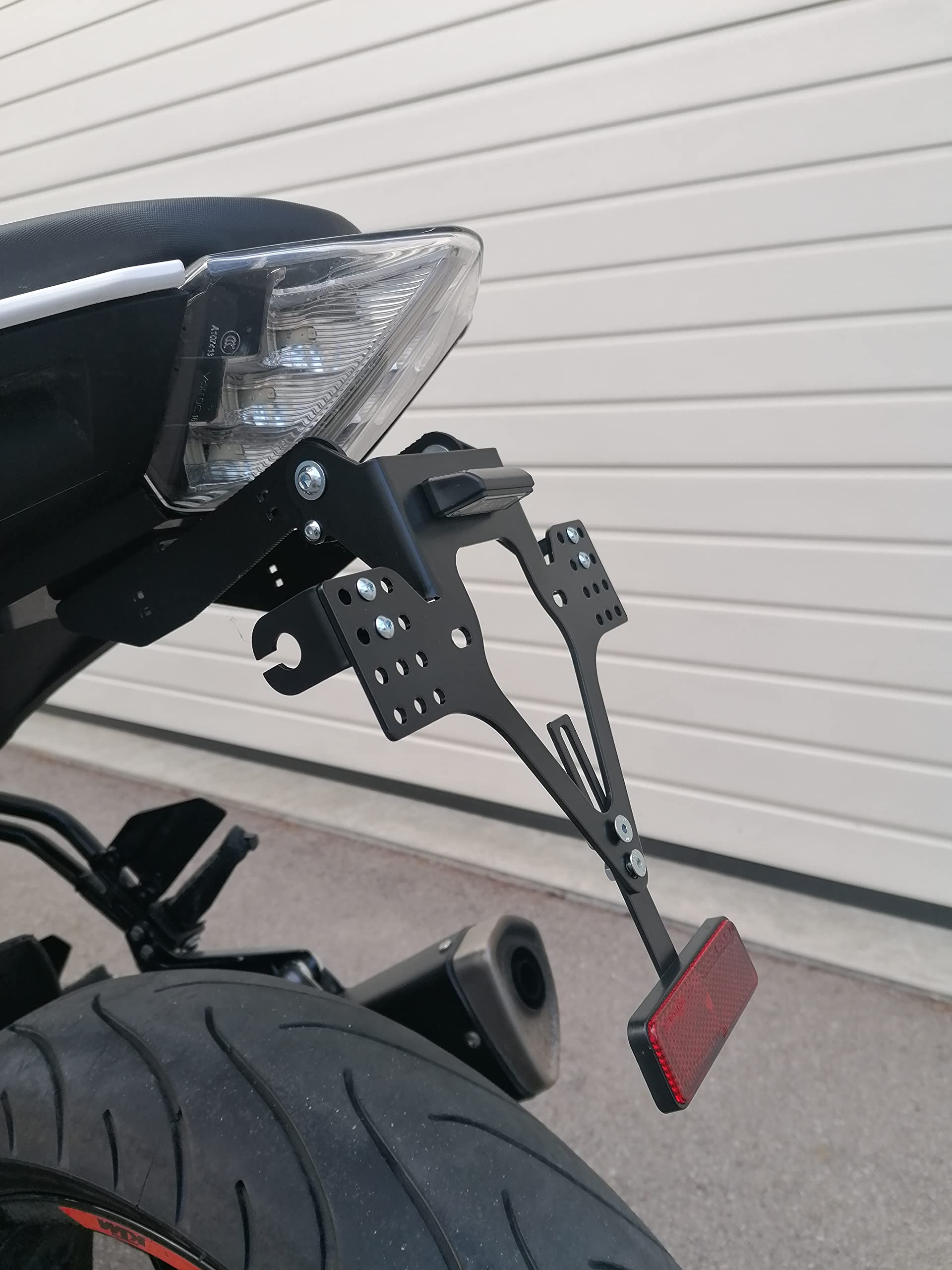 Portatarga Revo Slim KTM 790 Duke / 890 Duke R (2018-2023) – GroFaTec Omologato ITA, Con Luce LED E Supporto Targa In Alluminio