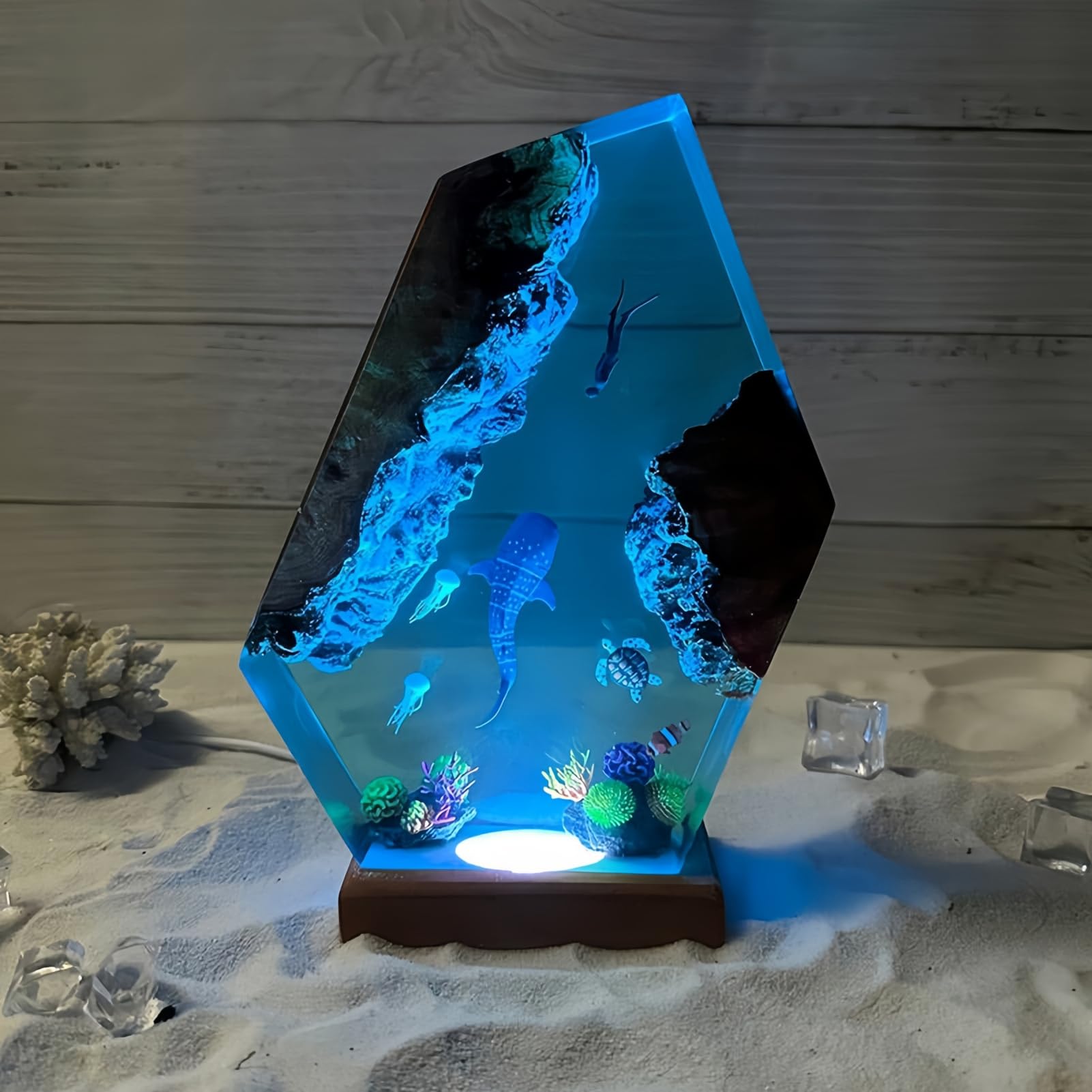 Drawelry 3D Epoxidharz Ozeanfigur Ornamente mit Holzsockel, LED Buntes Nachtlicht, Harz Ozean Tier Statue Hai Wale Pinguin Oktopus Figuren Skulptur Kunsthandwerk Mini Meere Aquarium Dekoration (B7, M)
