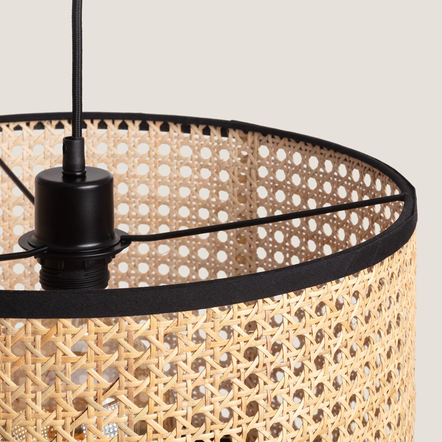 LEDKIA Lámpara Colgante Ratán Huela Natural | CasquilloE27