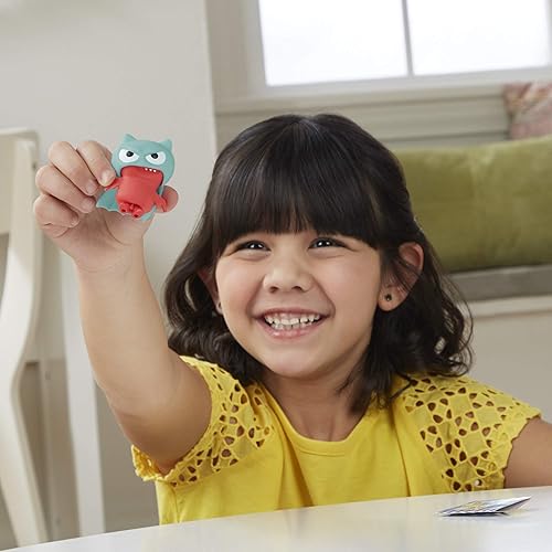Miniatura 8 de Hasbro Juguetes Uglydolls sorpresa disfraz de murciélago súper afortunado, figura y accesorios