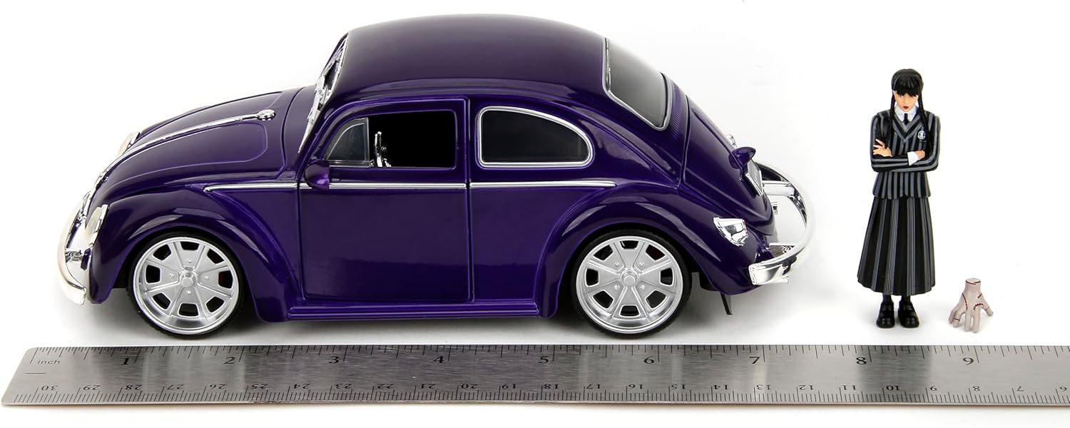 Jada Toys - 1:24 Wednesday 1972 VW Beetle with Wednesday & Thing Figures - Collectible Toy for Adults & Kids