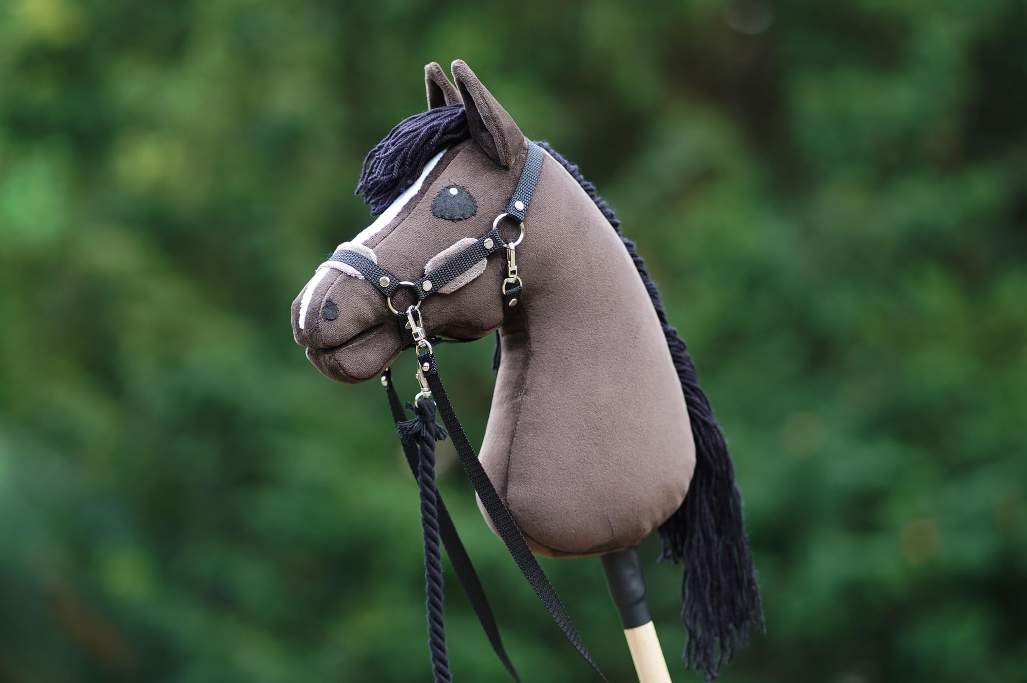 Hobby Horse Chestnut + Stick + Grullo Halter + Reins + Tether