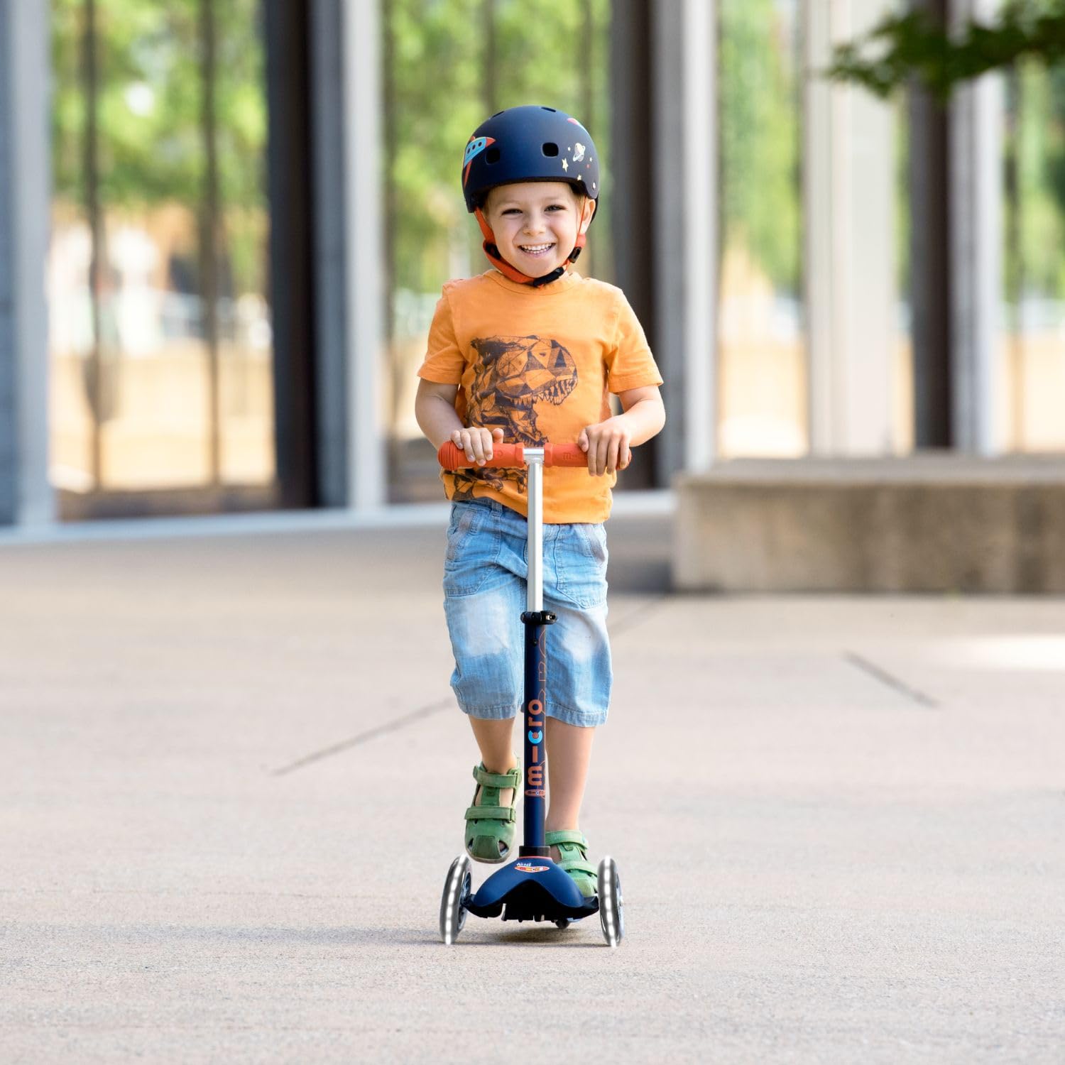 Amazon.co.jp: Micro ScootersのLEDミニマイクロデラックスバンドル