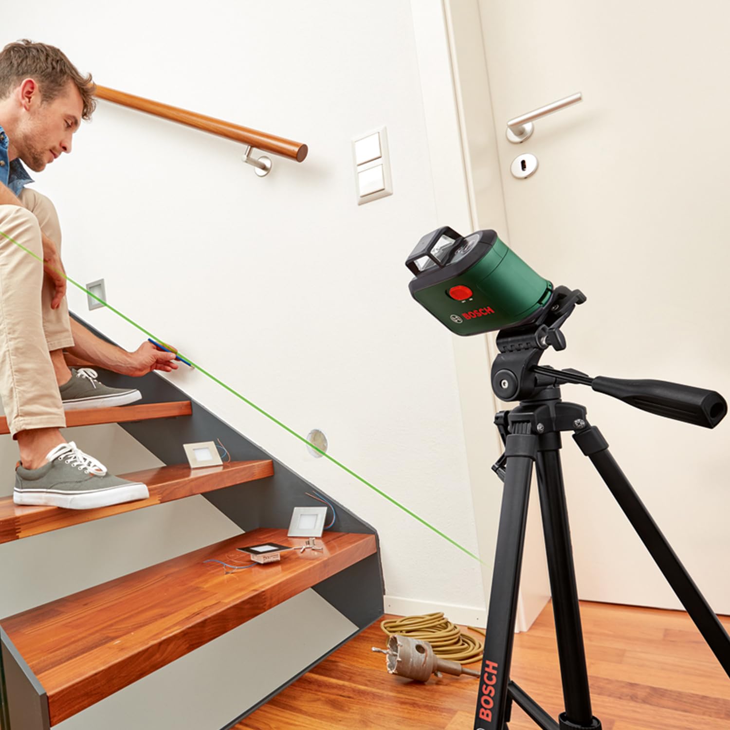 Bosch Home And Garden Laser Krzyżowy Advancedlevel 360 ze Statywem Premium (3 Linie Laserowe, w Tym 360° do Wyrównywania Elementów w Całym Pomieszczeniu, Opakowanie Kartonowe)