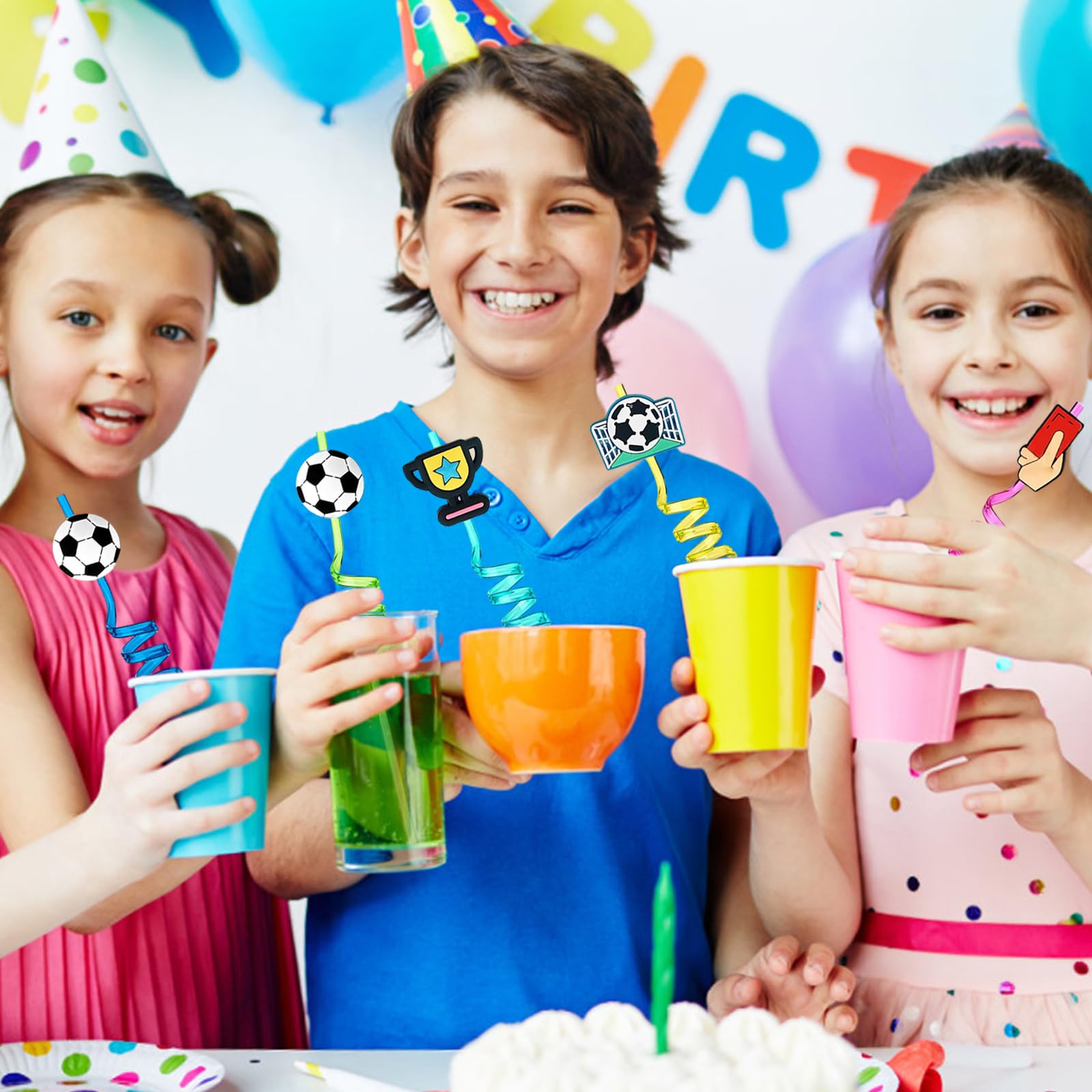 Cannucce per feste su sfondo colorato piatto | Foto Gratis