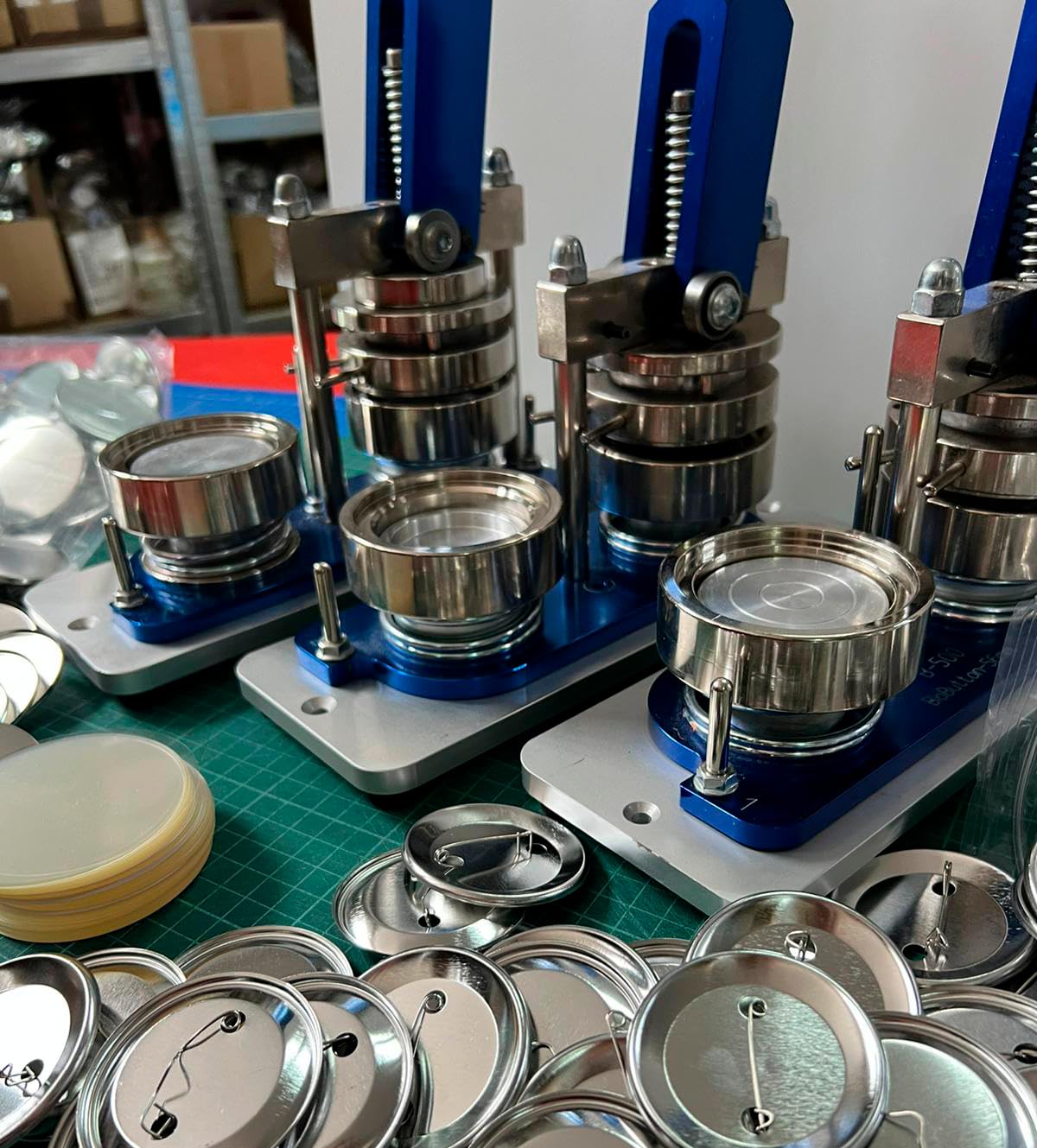 100 Consumibles Chapas para Hacer con Alfiler 38 mm y Plástico Protector para Máquinas B150 F300 B500 B700