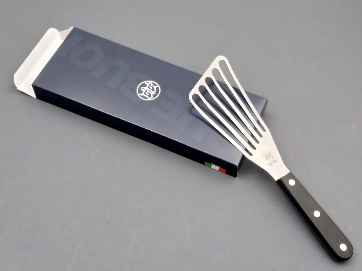DUE BUOI Flexible Turner Spatula Blade dimension 3" x 6"1/3. Professional quality restaurant. Kitchen bbq grill griddle fish fry. ICQ Approved.