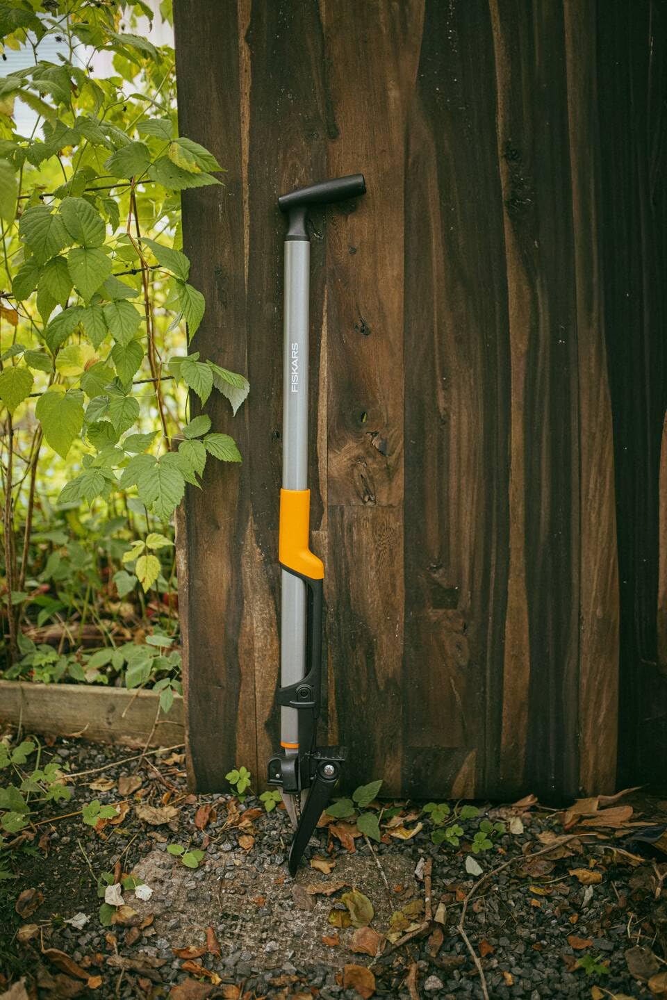 Fiskars Ergonomic Estirpatore di Erbacce | Impugnatura Ergonomica Offset, Sistema di Espulsione, Pedana Pieghevole, Nero/Arancione, 1082708