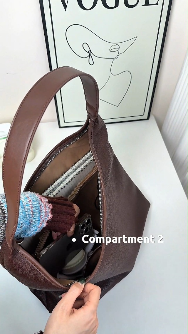 Bolso Hobo Grande de Cuero Vegano para Mujer miniatura 7