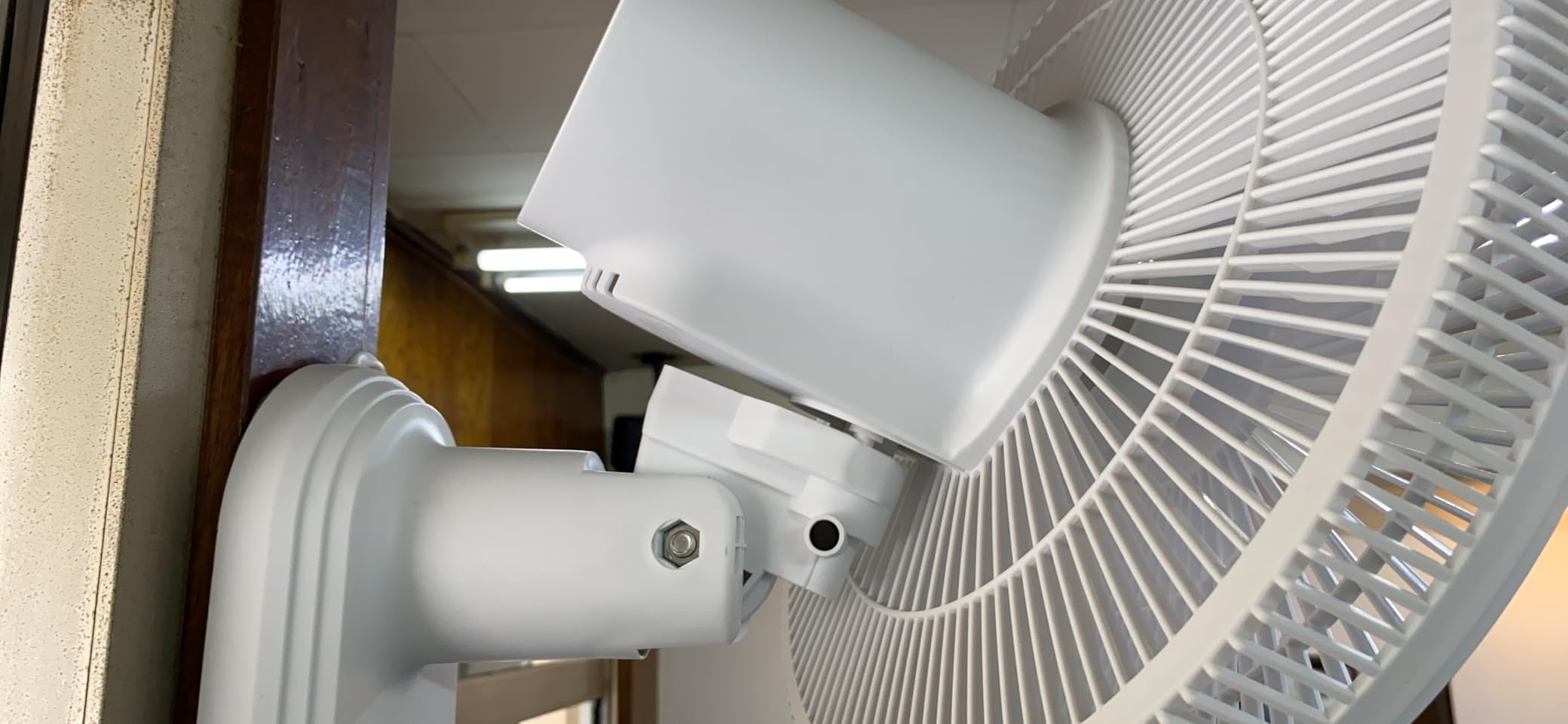 Amazon | 壁掛け 扇風機 7枚羽根 30cm 左右自動首振り 上下調節 風量3段階切替 サーキュレーター 強力送風 操作簡単 引きひも ...