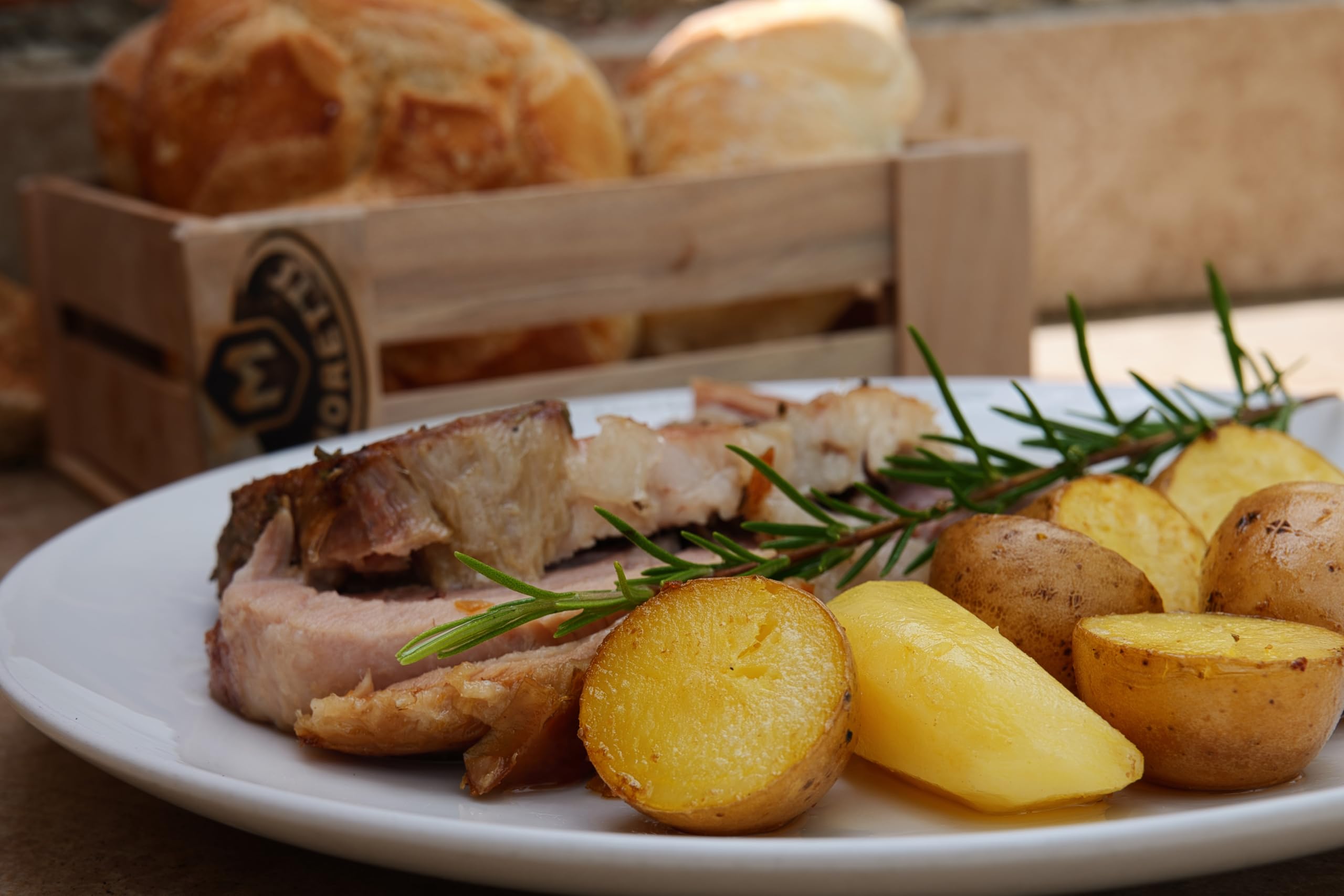 Porchetta di Ariccia IGP 3kg Sottovuoto | Croccante all'esterno | Prodotto Tipico | Senza Glutine | Senza Conservanti | Carne Selezionata di Maiale Italiana | In Regalo Tagliere - 4