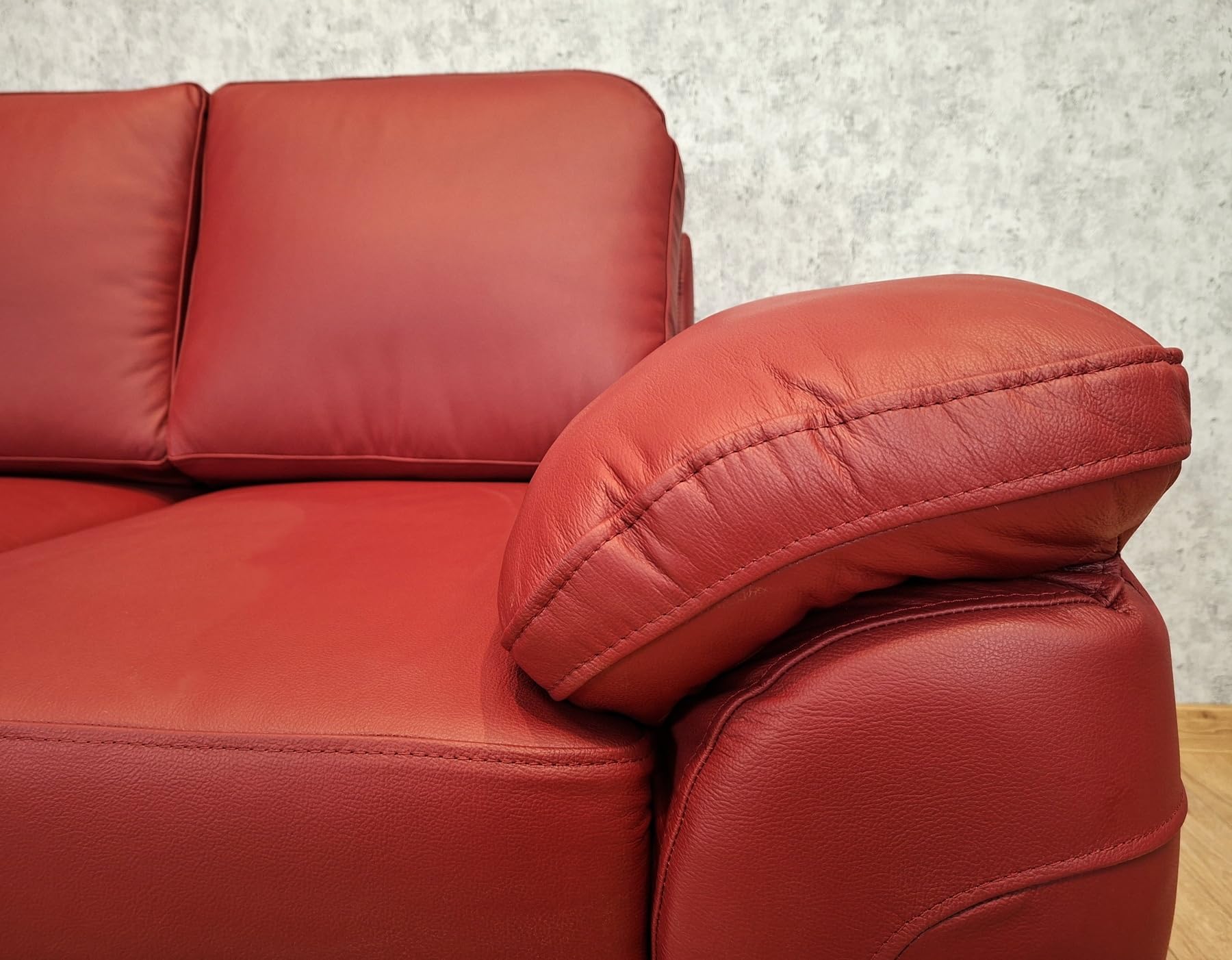 Comodo divano Oxford in pelle naturale italiana, 100% vera pelle, ampia scelta di colori (larghezza 230 cm)