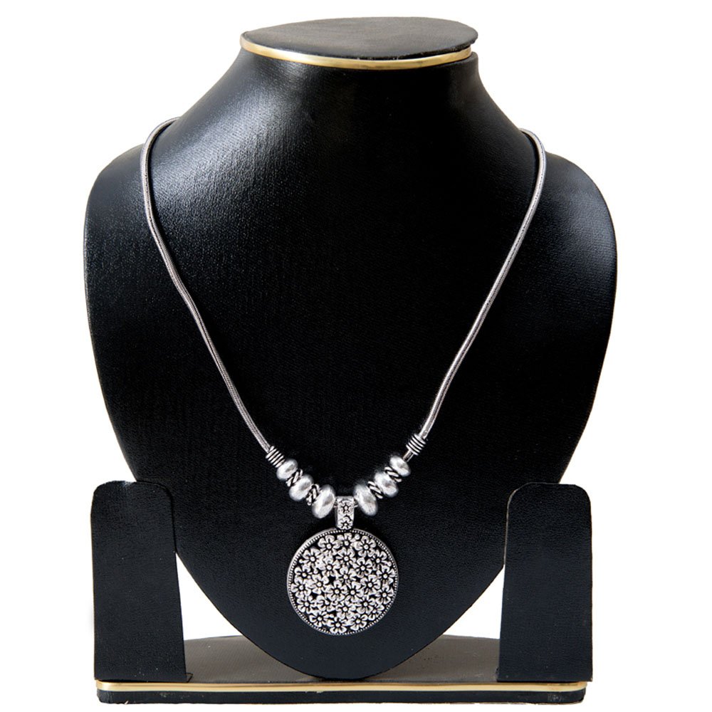 Elegant Silver Pendant with Chain