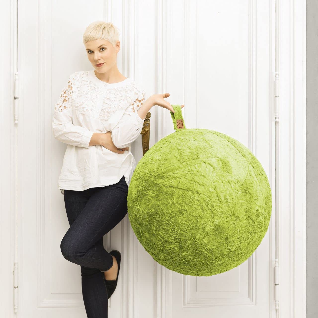 Fluffy Webplüsch Sitzball, kuscheliger Gymnastikball, Fitnessball mit Plüschstoff, Yogaball, ca. 65 ⌀, bei 30° waschbar, Mittelgrau
