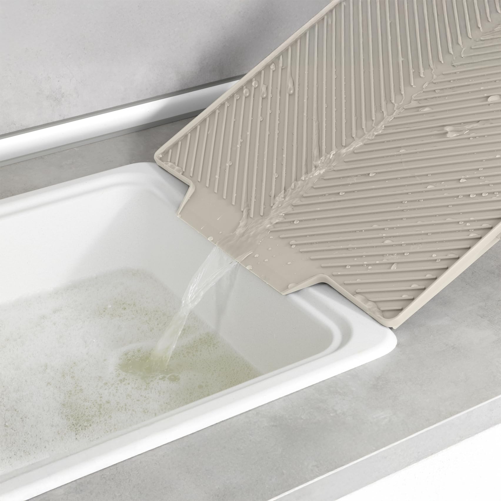 Wenko Tappeto drenante MOD. Nelia Tappetino scolapiatti Lavabile in lavastoviglie scanalato Resistente Cucina plastica 34 x 3 x 40 cm Beige