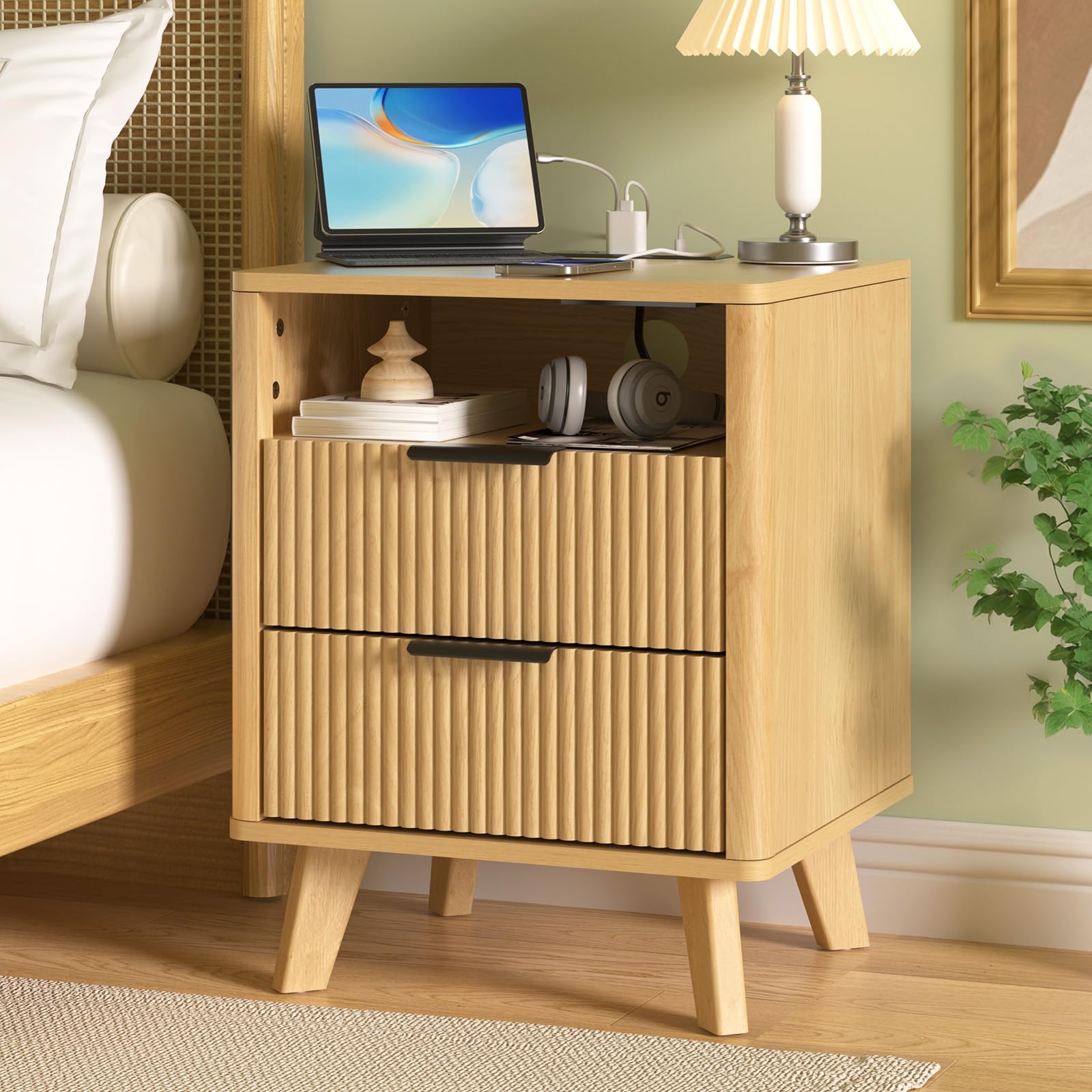 HOMMPA 18-inch Fluted Nightstand with Charging Station
