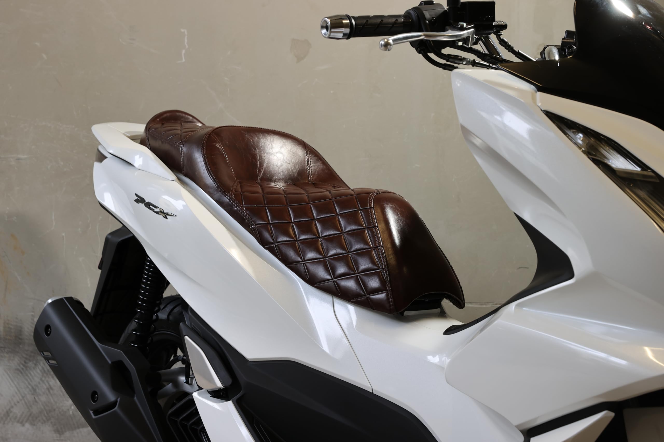 Amazon | ZEN HONDA PCX ブラウン 3.55キログラム | シート本体 