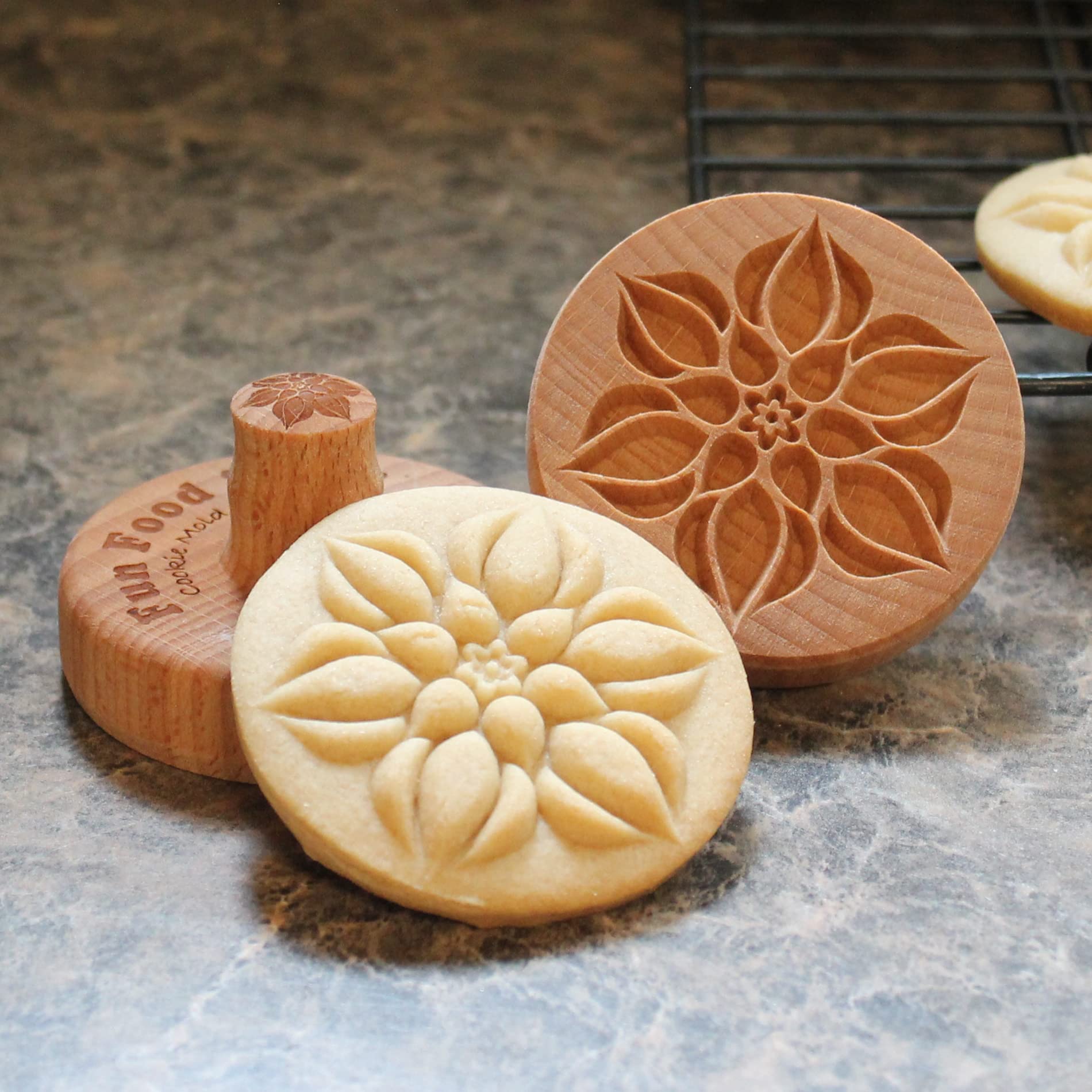 Sello de madera de la galleta, 2.5 pulgadas (Lotus Bud CS-039)