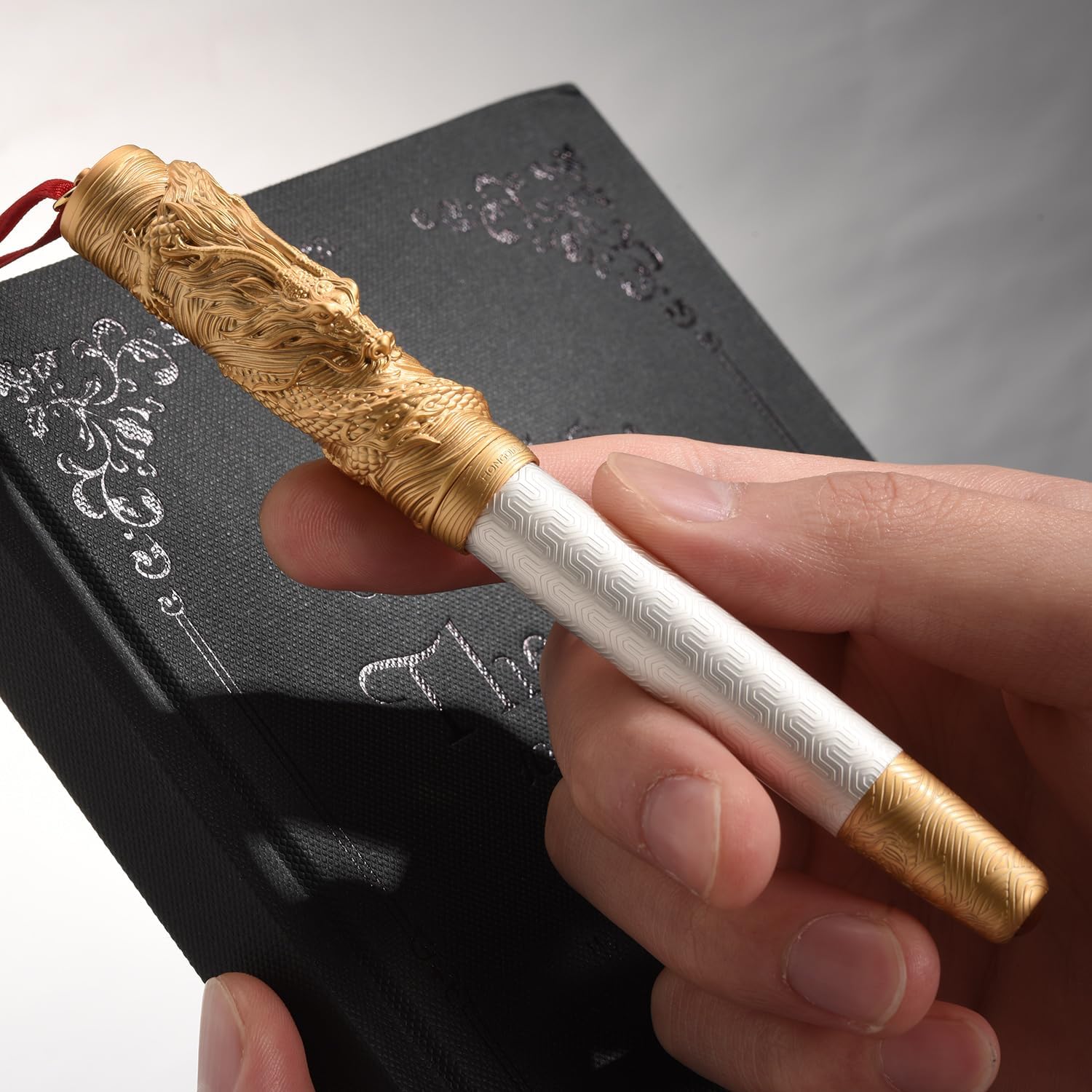 HONG DIAN A24 Fountain Pen Fine Nib, Snow White & Golden Dragon Stereoscopic Carving Cap Design