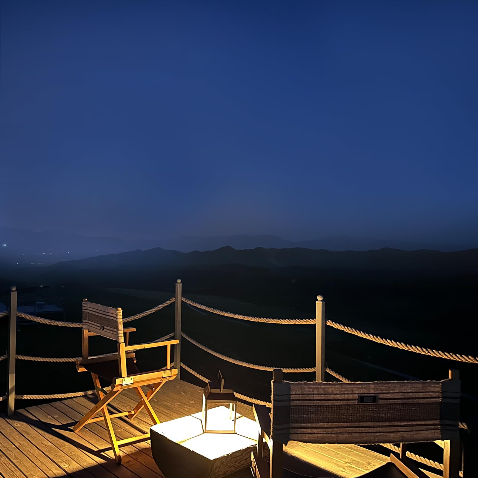 DAWALIGHT Luce Lanterna da Tavolo Ricaricabile 3 Livelli di Luminosità LED Solari da Esterno Giardino IP44 Impermeabile Touch Control Lampada Solare Portatile per Patio Campeggio, Alluminio, Nero