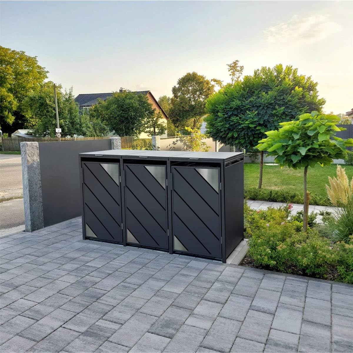 Metzler Mülltonnenbox 3er 240L Anthrazit mit Edelstahl Akzenten | Mülltonnenverkleidung für 3 Tonnen aus verzinktem Stahl | wetterfest mit Automatikdeckel und Soft Close