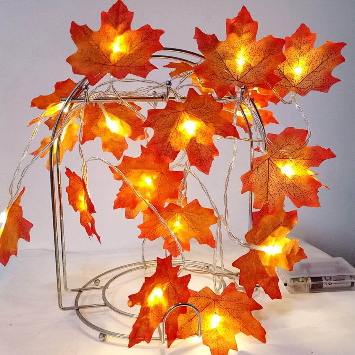Sexyrobot Maple Leaves Garland, 10 Feet 30 LED Battery Powered Fall Orange Harvest Faux String Lights，Decor for indoor Outdoor Party Halloween Thanksgiving Mother's Day Gift