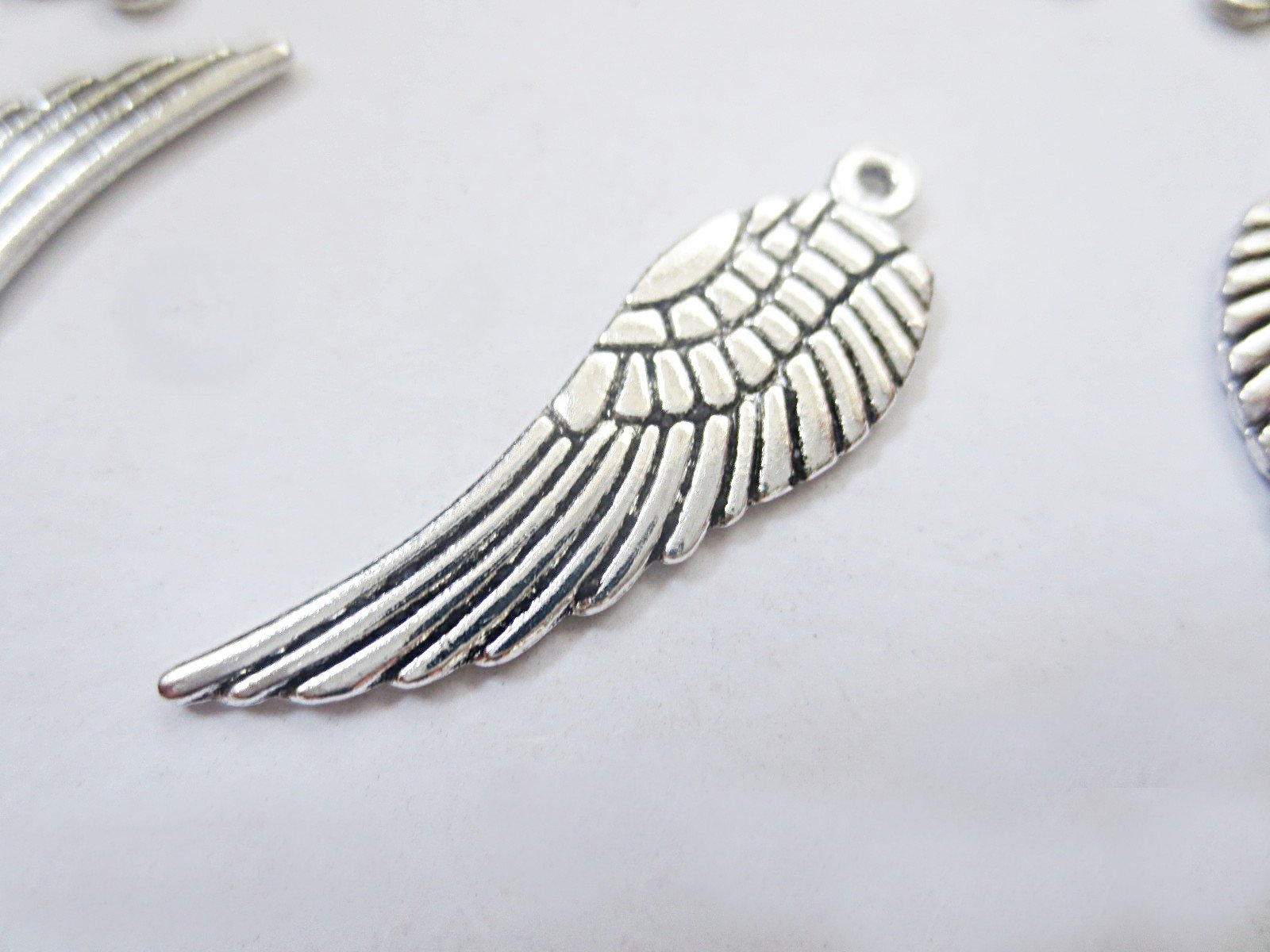Amazon | 40個 天使の翼 チャーム パーツ シルバー 銀古美 フェザー 羽