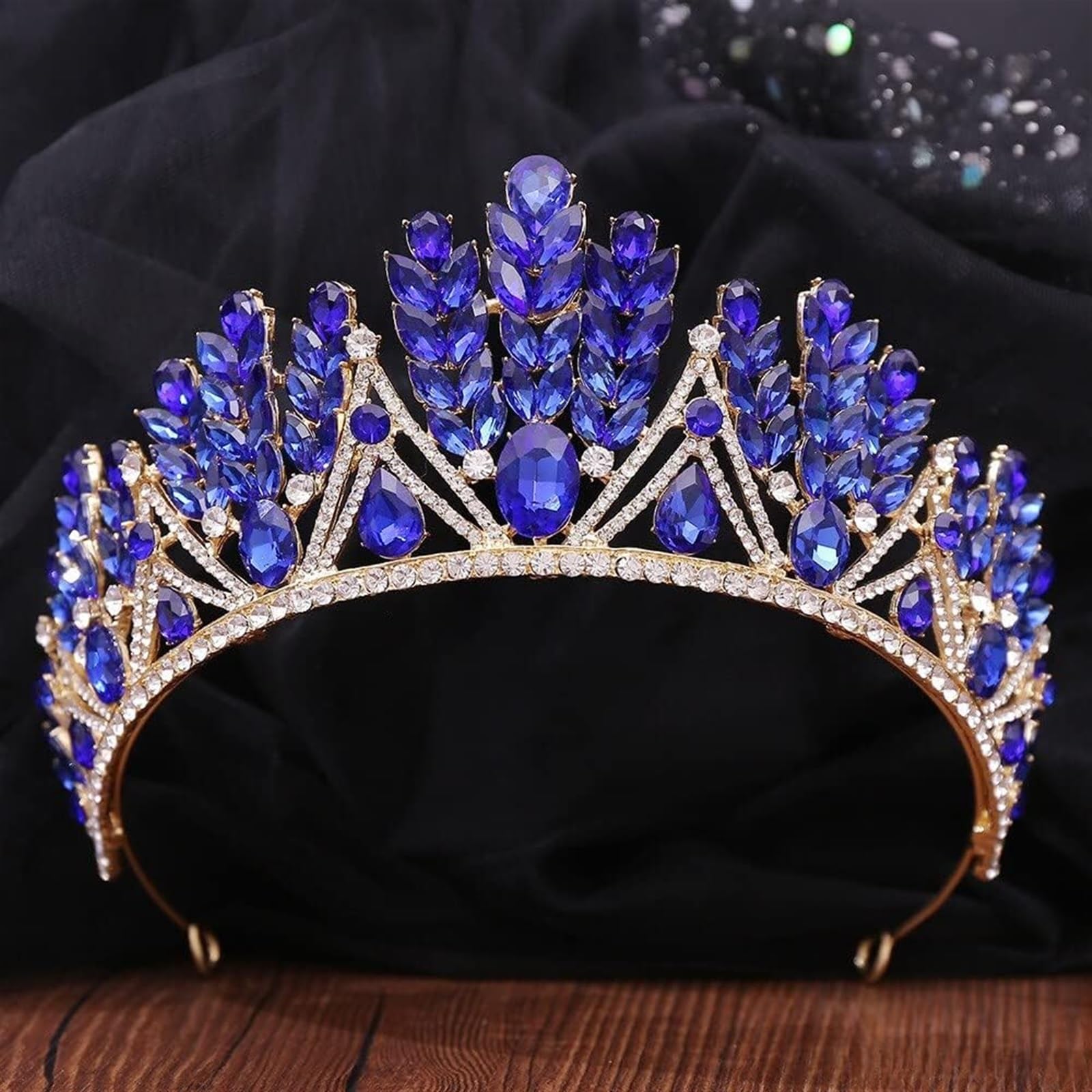 Tiaras de joyas para el cabello que evitan caídas y dolores en peinados de boda