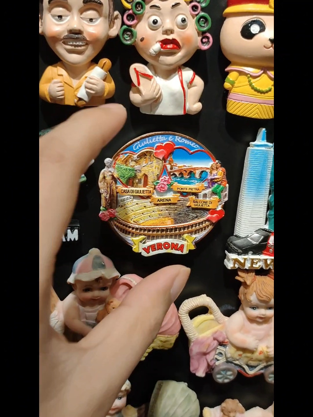 Imán decorativo Verona Arena Circular Italia 6.5x6.4 cm miniatura 6