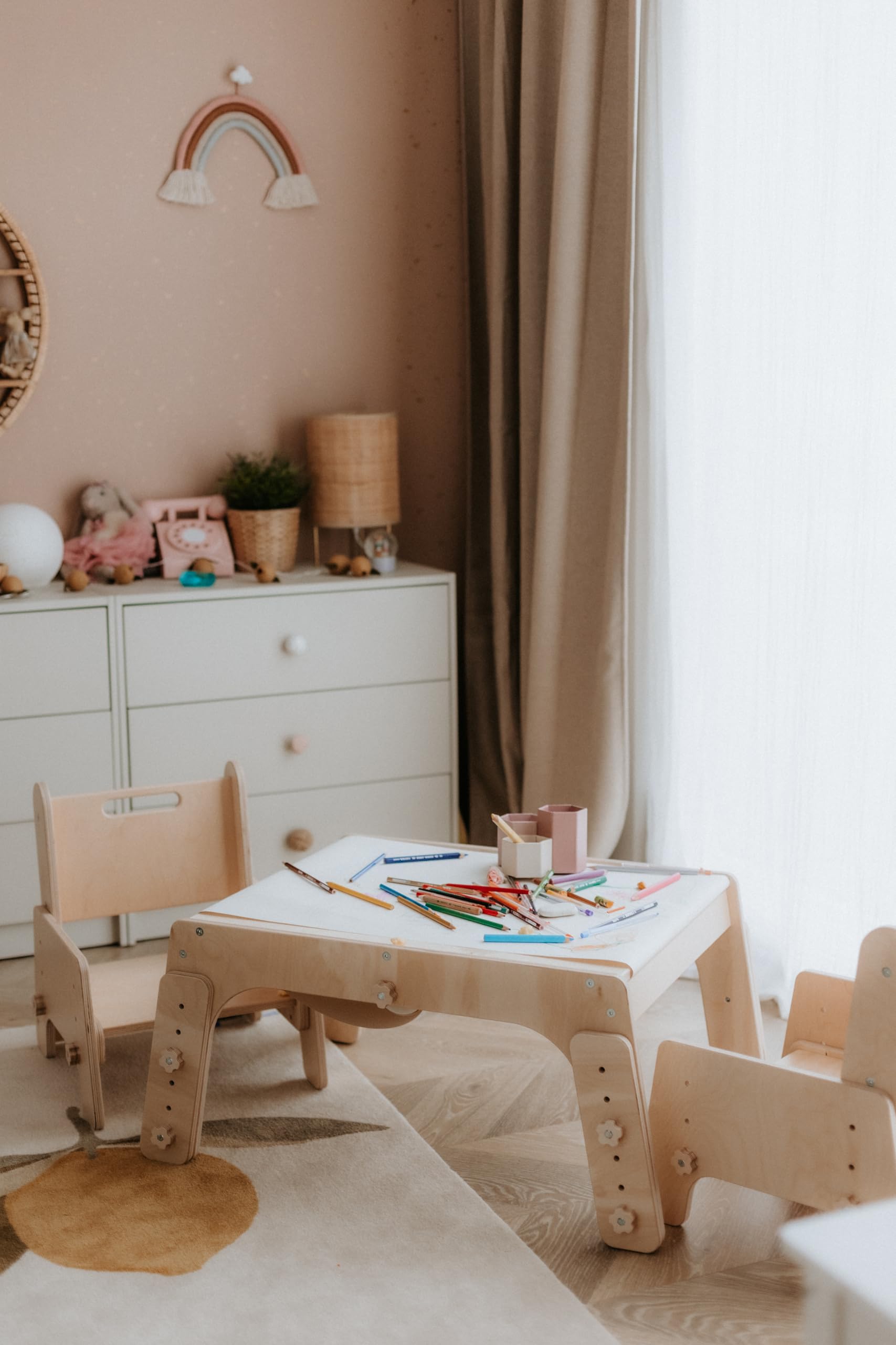 Mitwachsender Kindertisch DORI – Montessori Tisch aus Birkensperrholz, höhenverstellbar 35-43 cm, nachhaltiger Holztisch für Kinder von 1-5 Jahren, hochwertiger Kindermöbel, Farbe: Natural